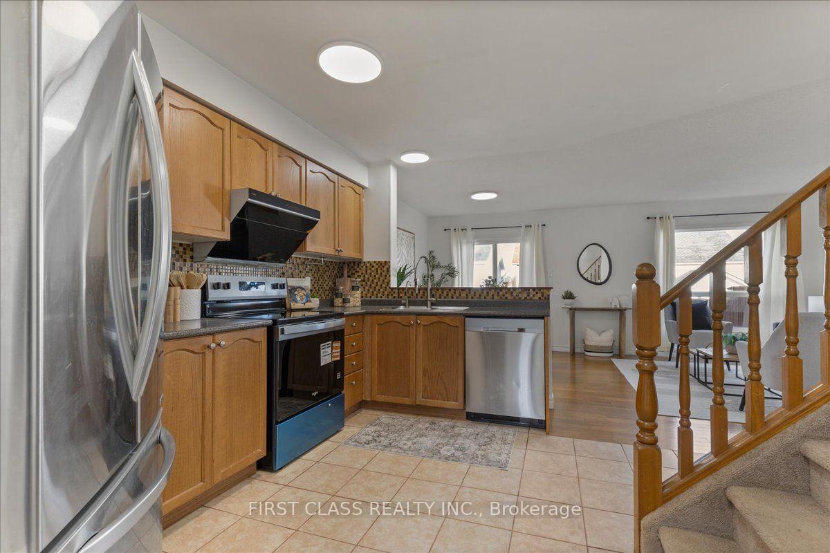 Photo 2 of 724 Angler Way, Waterloo, Eastbridge — HOMEH