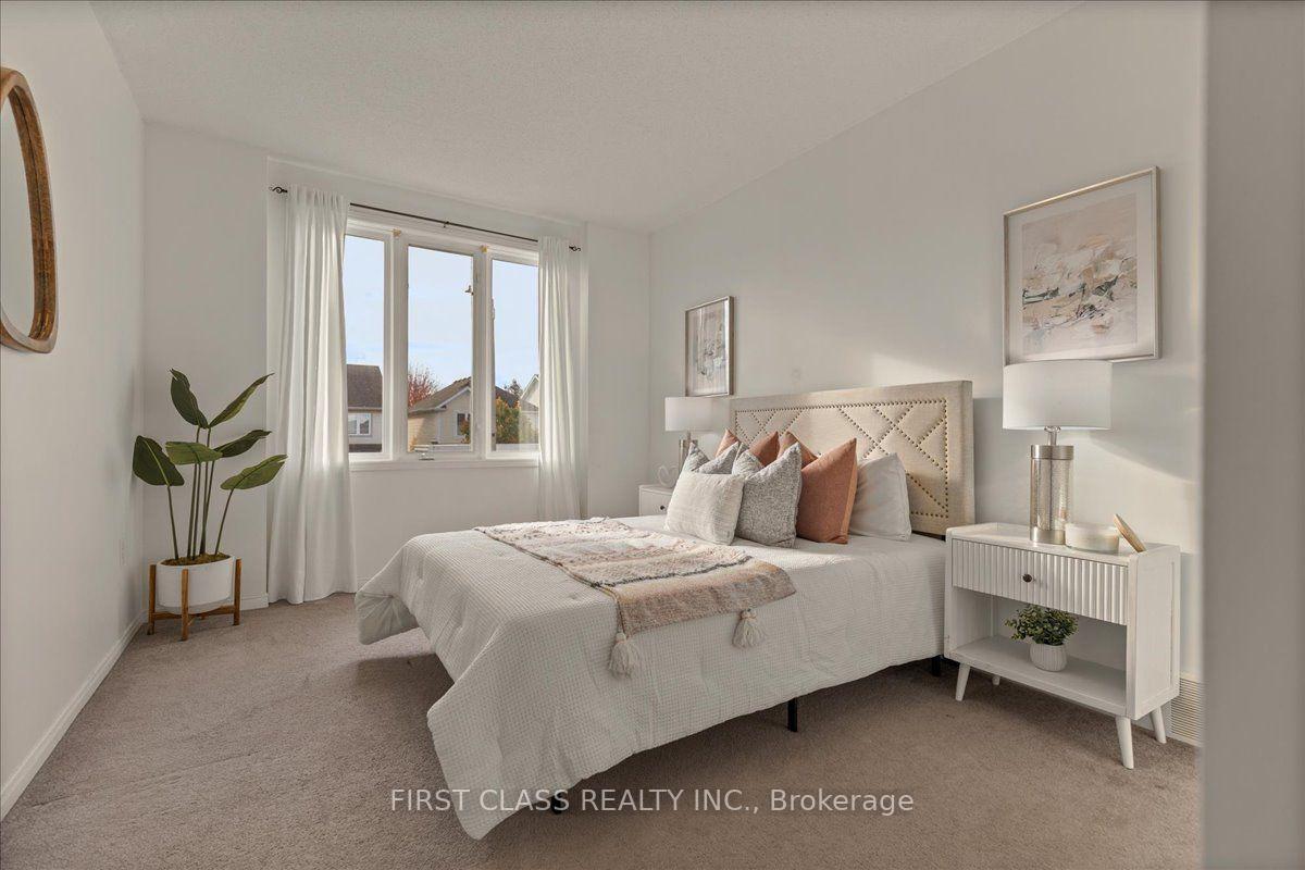 Photo 3 of 724 Angler Way, Waterloo, Eastbridge — HOMEH