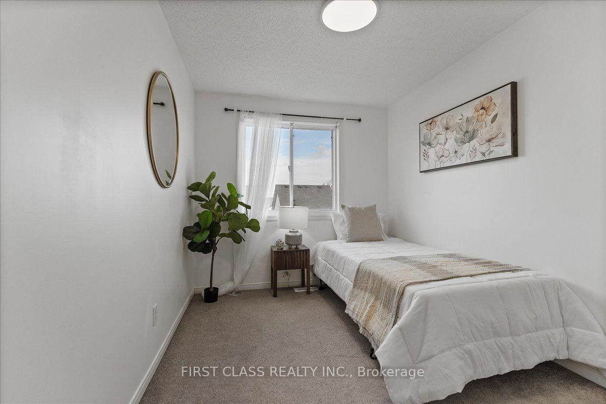 Photo 4 of 724 Angler Way, Waterloo, Eastbridge — HOMEH