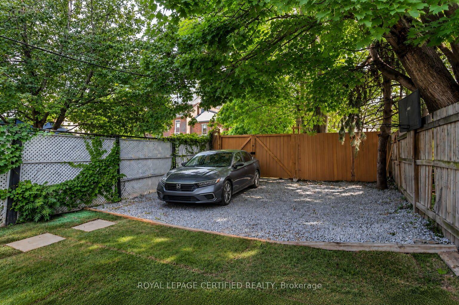 Photo 3 of 176 Emerald Street N, Hamilton, Landsdale — HOMEH