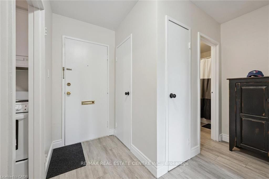 Photo 4 of 25 Walton Avenue, Kitchener, Vanier - Kitchener — HOMEH