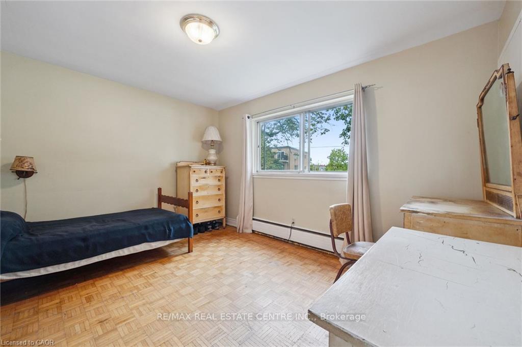 Photo 13 of 25 Walton Avenue, Kitchener, Vanier - Kitchener — HOMEH