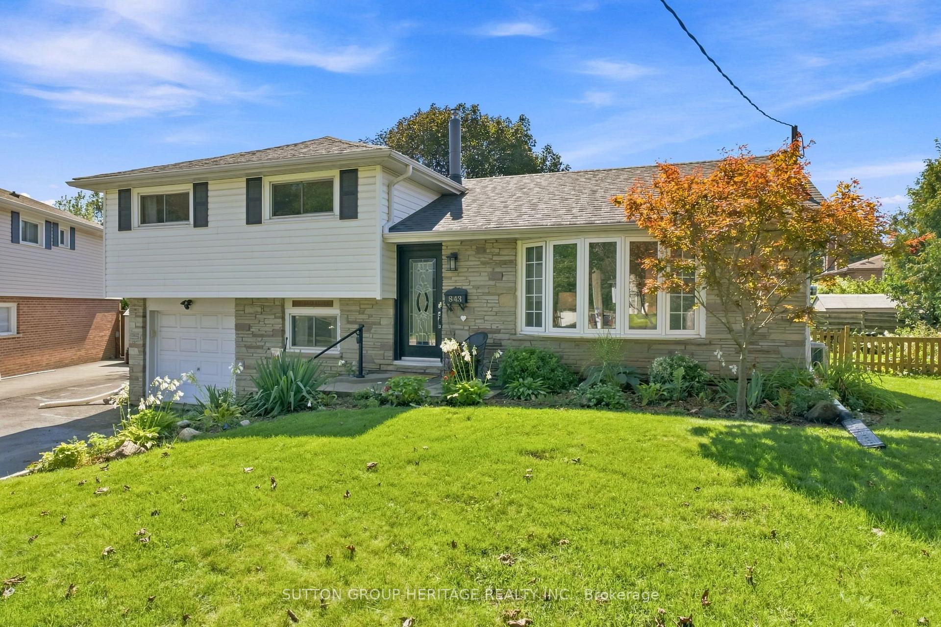 Photo 2 of 843 Carnation Court, Oshawa, Donevan — HOMEH