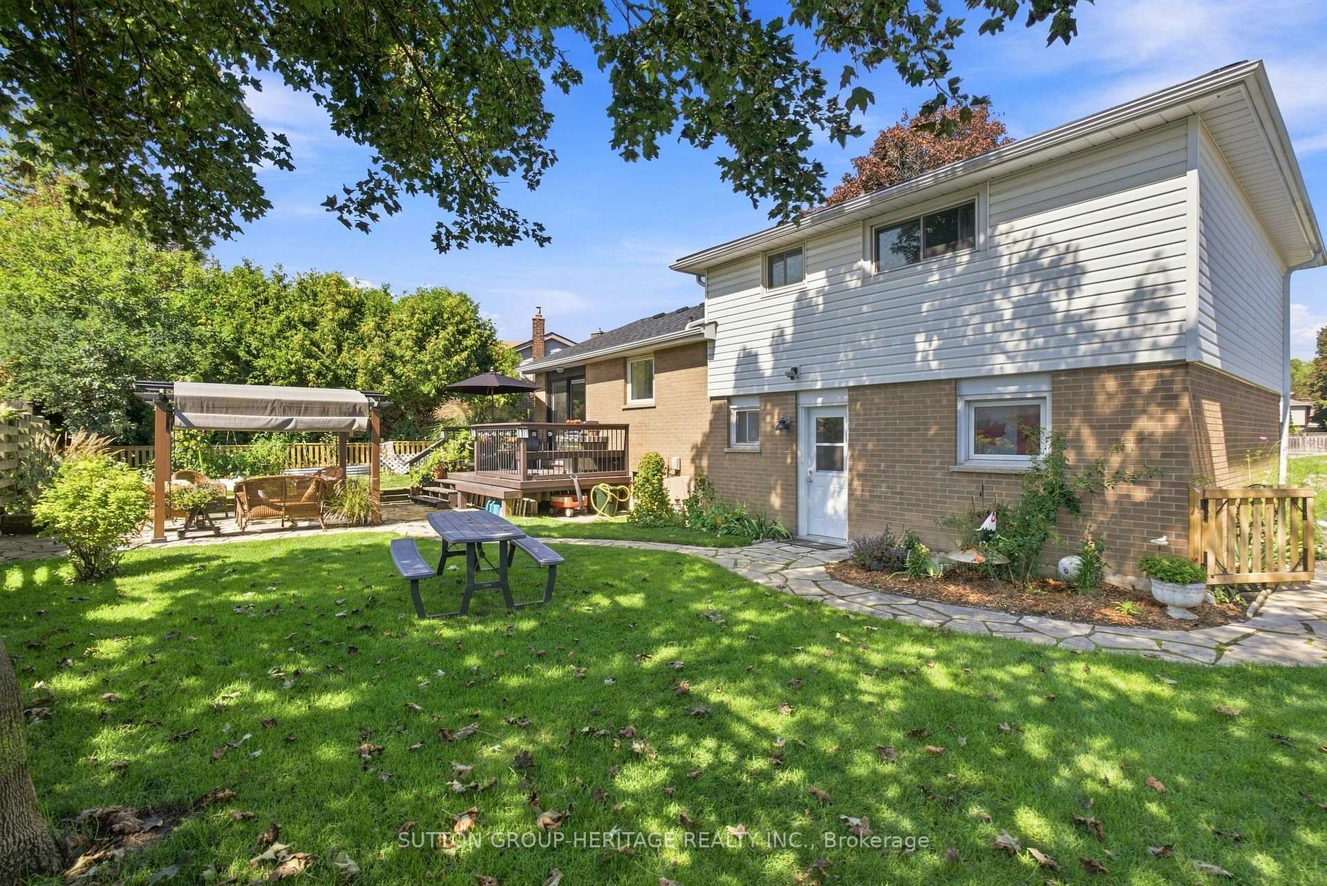 Photo 29 of 843 Carnation Court, Oshawa, Donevan — HOMEH