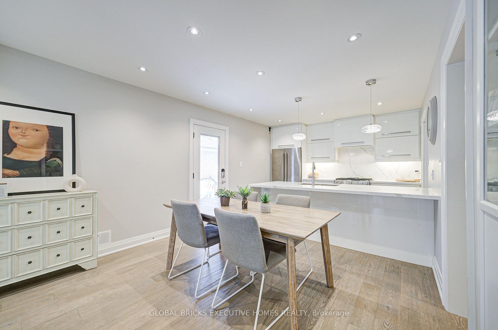 Photo 7 of 6 Cardigan Road, Etobicoke, Stonegate-Queensway — HOMEH