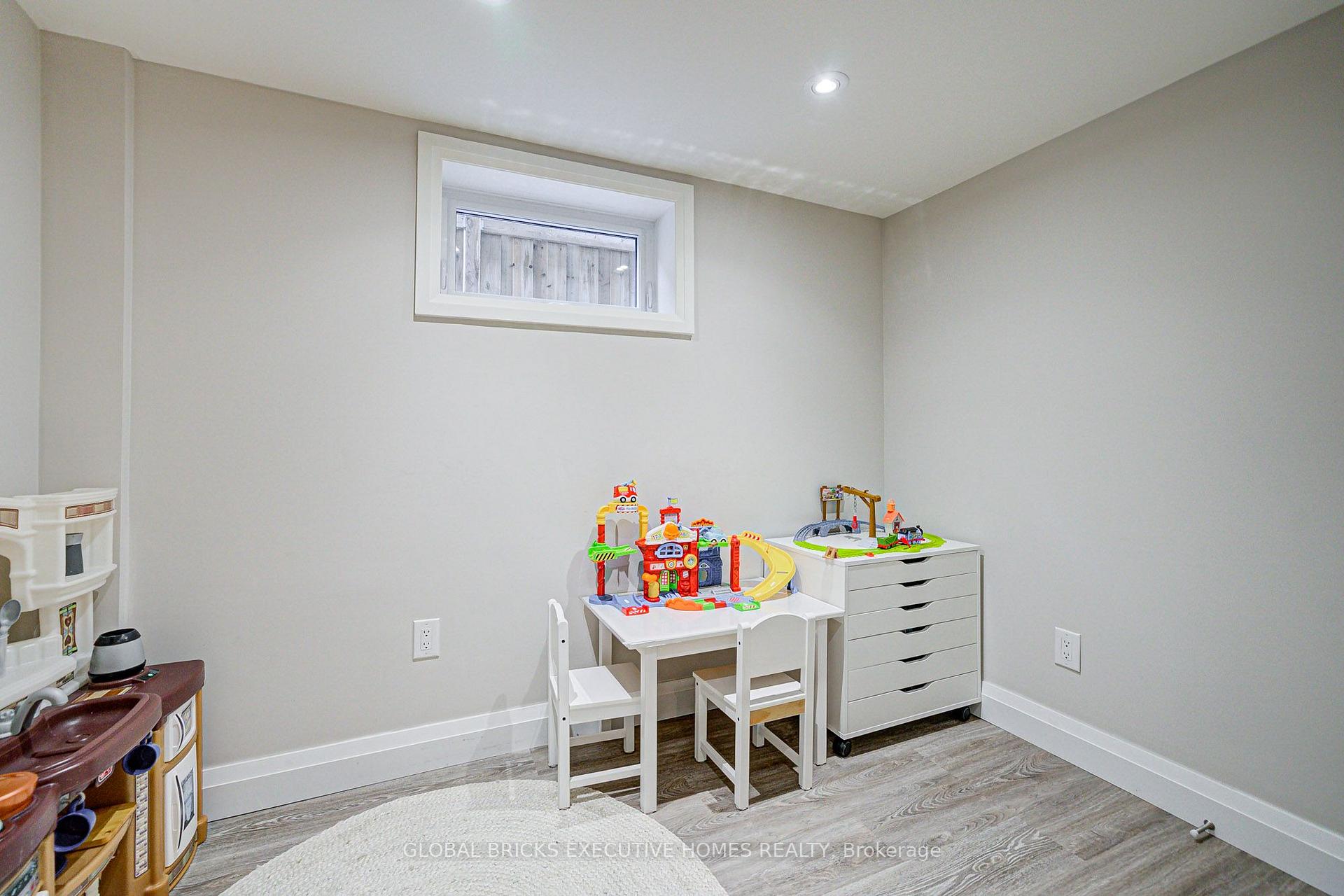 Photo 27 of 6 Cardigan Road, Etobicoke, Stonegate-Queensway — HOMEH
