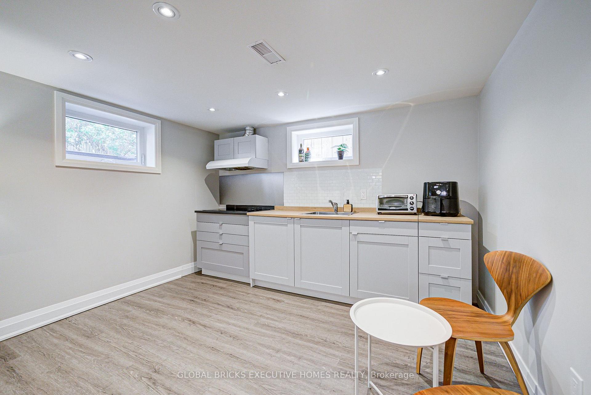 Photo 28 of 6 Cardigan Road, Etobicoke, Stonegate-Queensway — HOMEH
