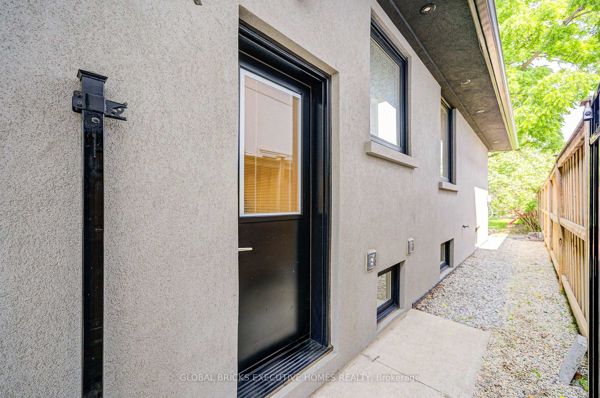 Photo 33 of 6 Cardigan Road, Etobicoke, Stonegate-Queensway — HOMEH
