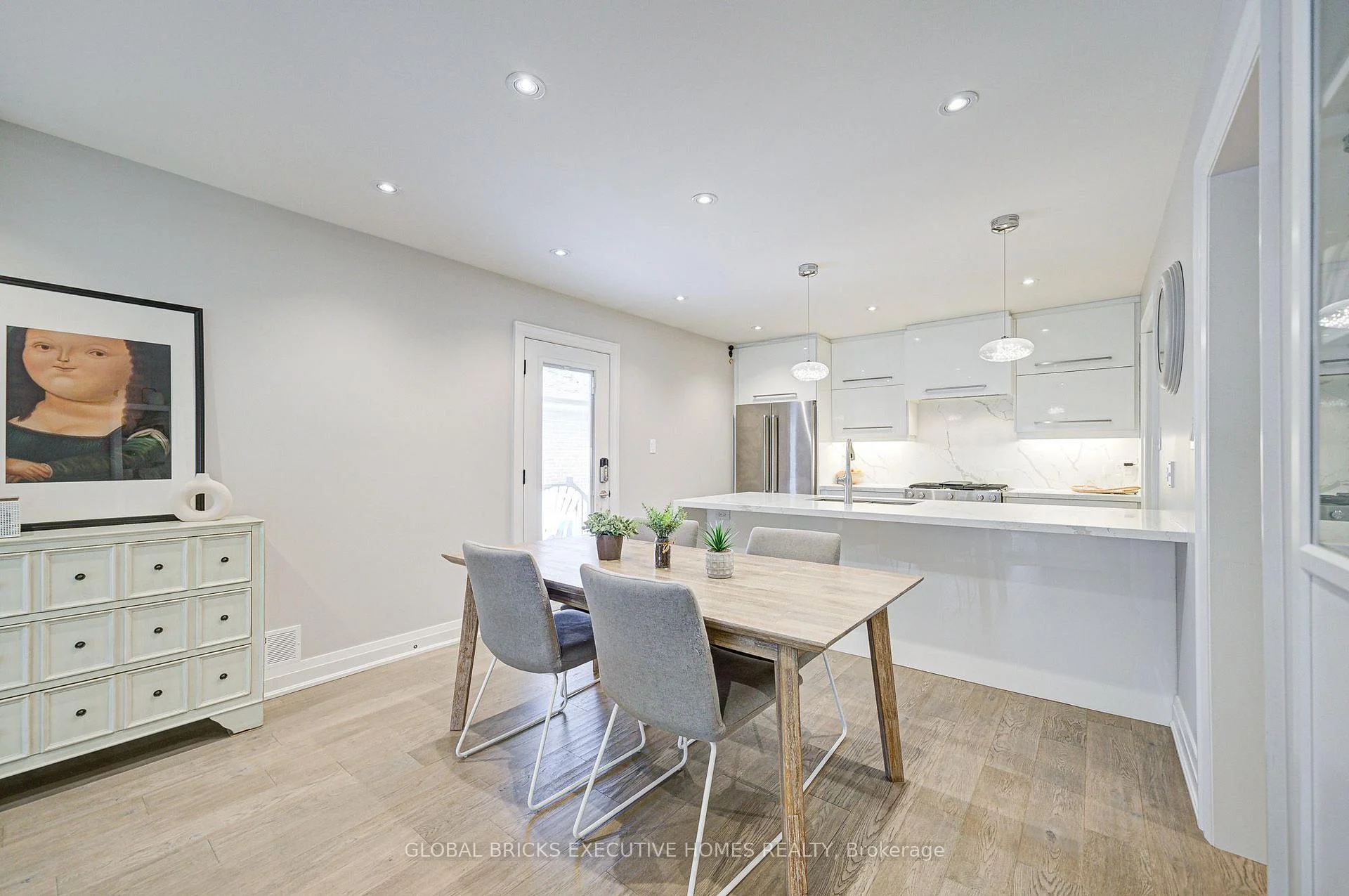 Photo 8 of 6 Cardigan Road, Etobicoke, Stonegate-Queensway — HOMEH