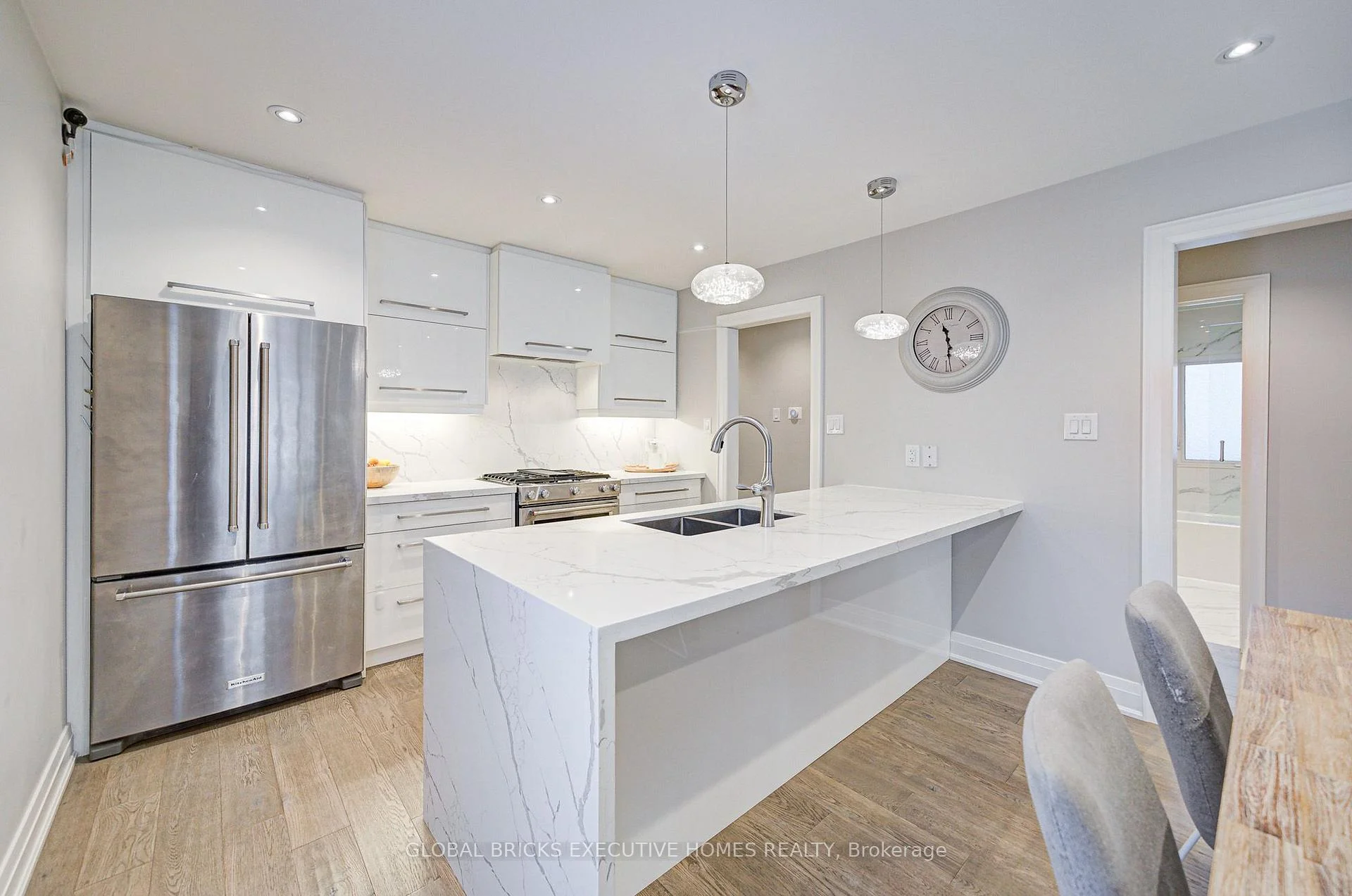 Photo 11 of 6 Cardigan Road, Etobicoke, Stonegate-Queensway — HOMEH