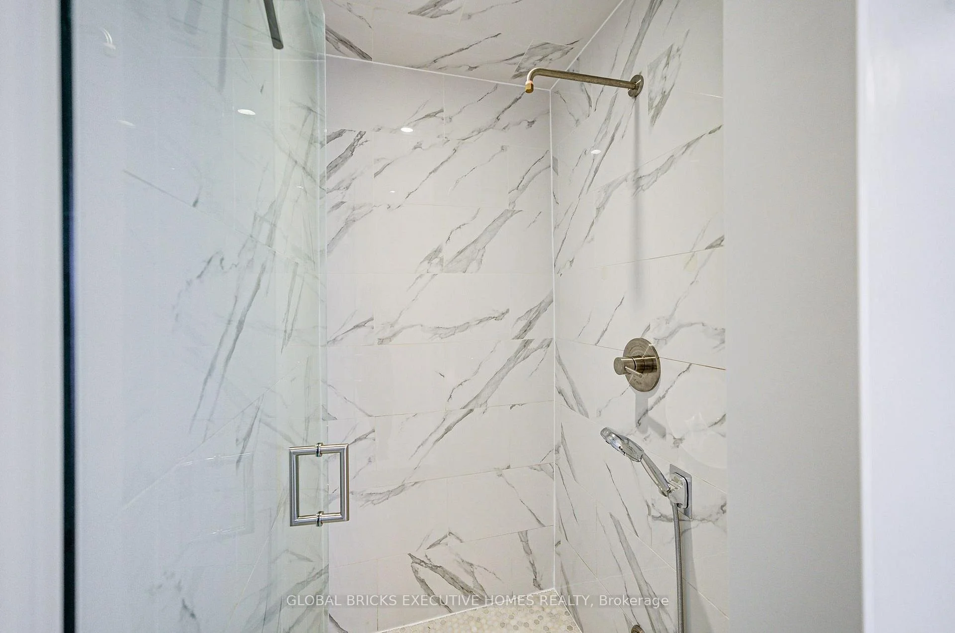 Photo 22 of 6 Cardigan Road, Etobicoke, Stonegate-Queensway — HOMEH