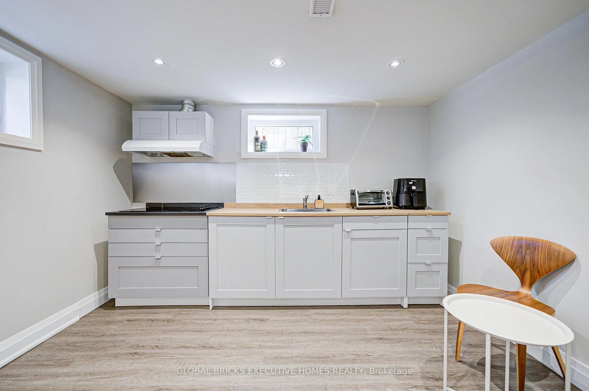 Photo 30 of 6 Cardigan Road, Etobicoke, Stonegate-Queensway — HOMEH