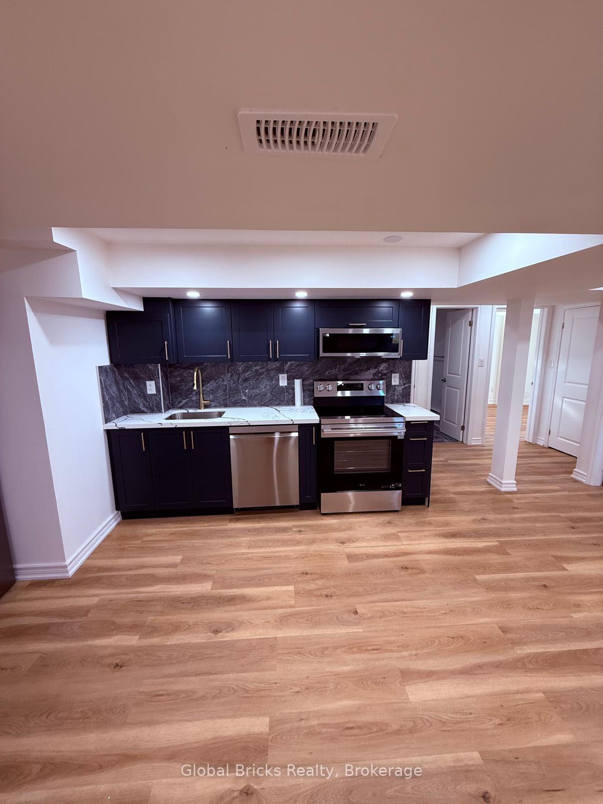 Photo 5 of 1033 Trailsview Avenue, Cobourg — HOMEH