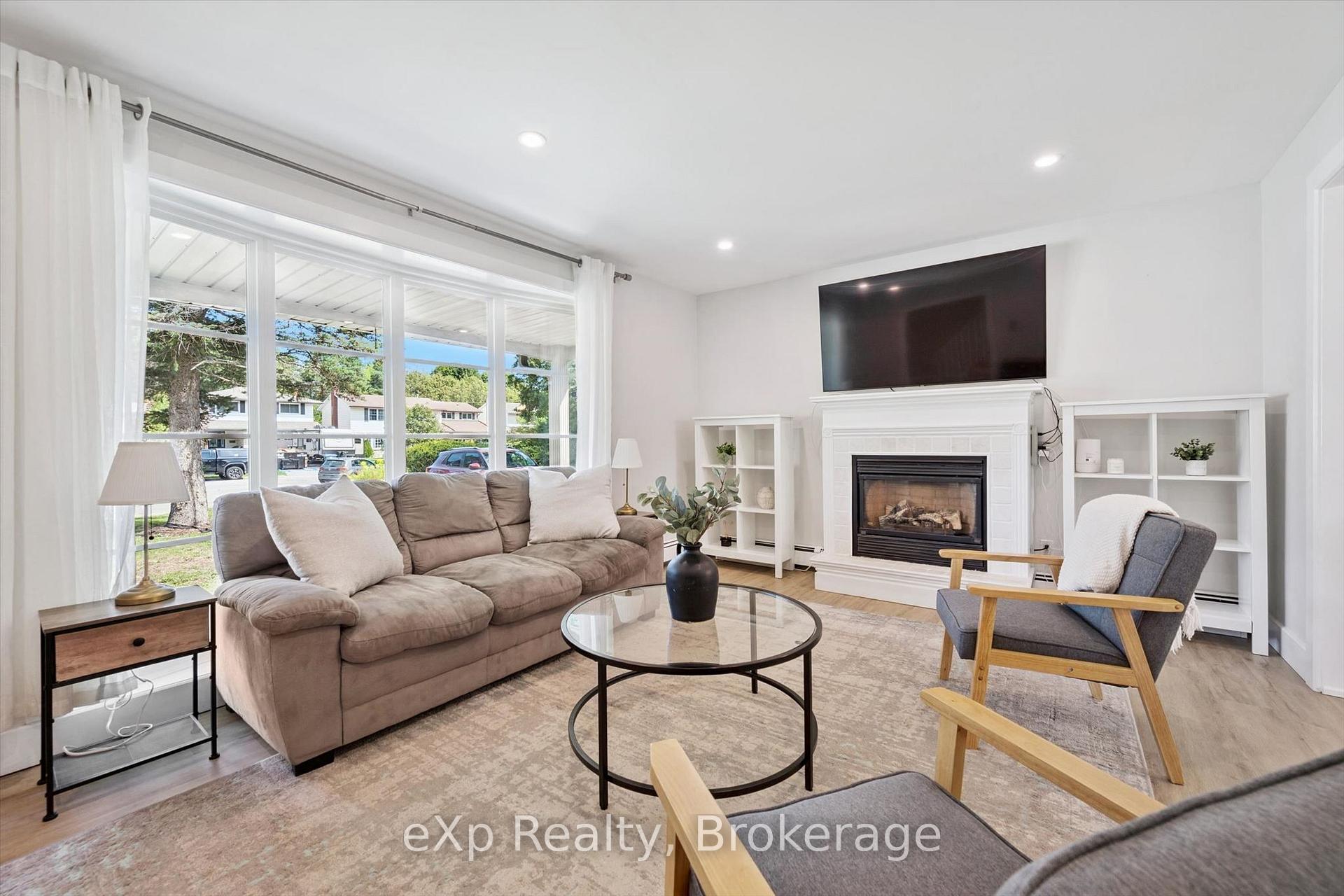 Photo 9 of 17 Carmine Place, Guelph, Victoria North — HOMEH