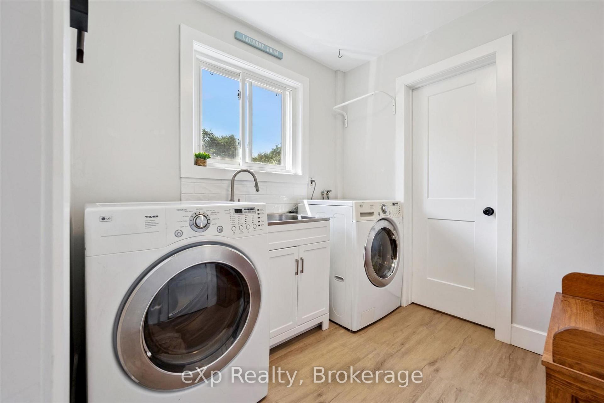 Photo 19 of 17 Carmine Place, Guelph, Victoria North — HOMEH