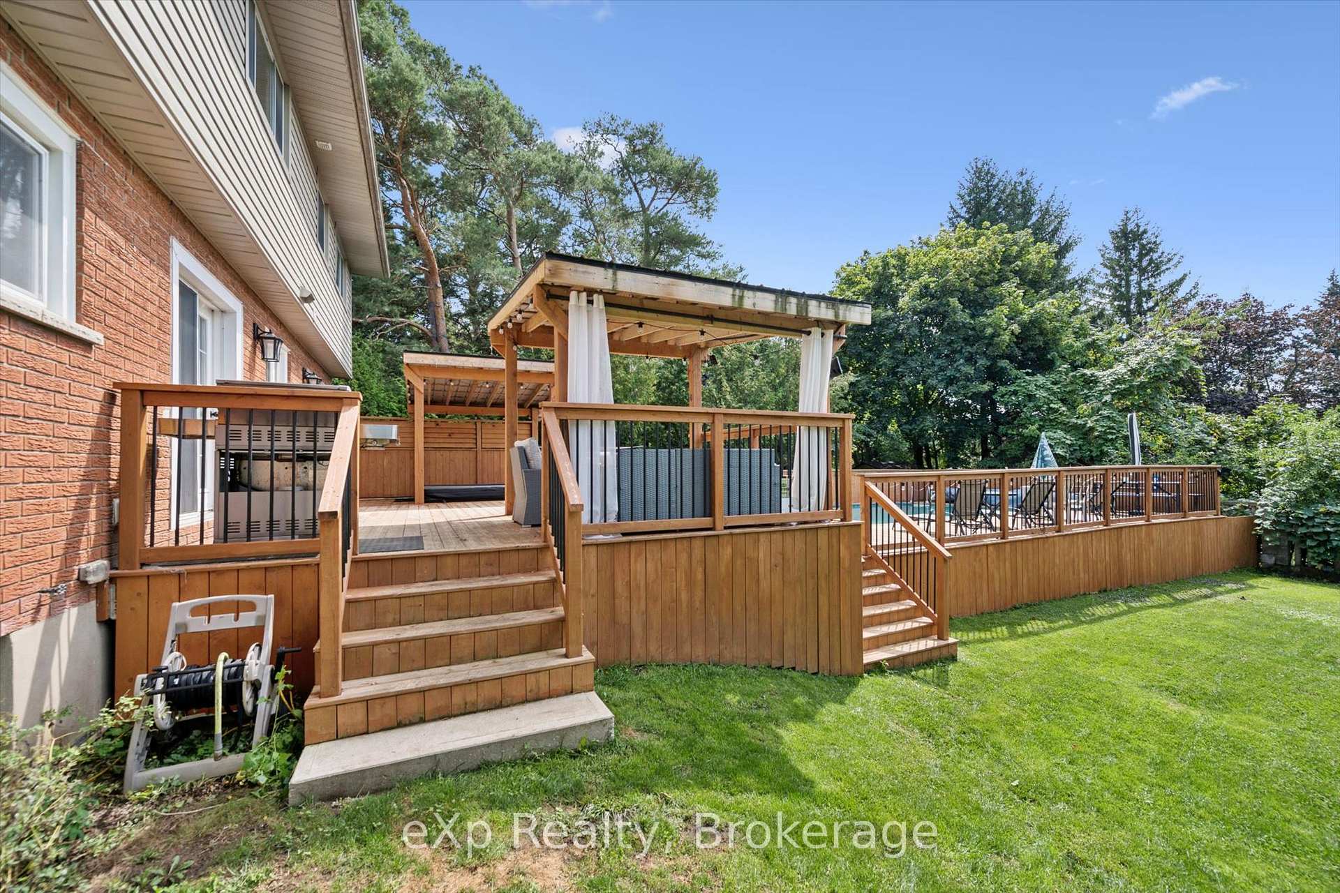 Photo 35 of 17 Carmine Place, Guelph, Victoria North — HOMEH