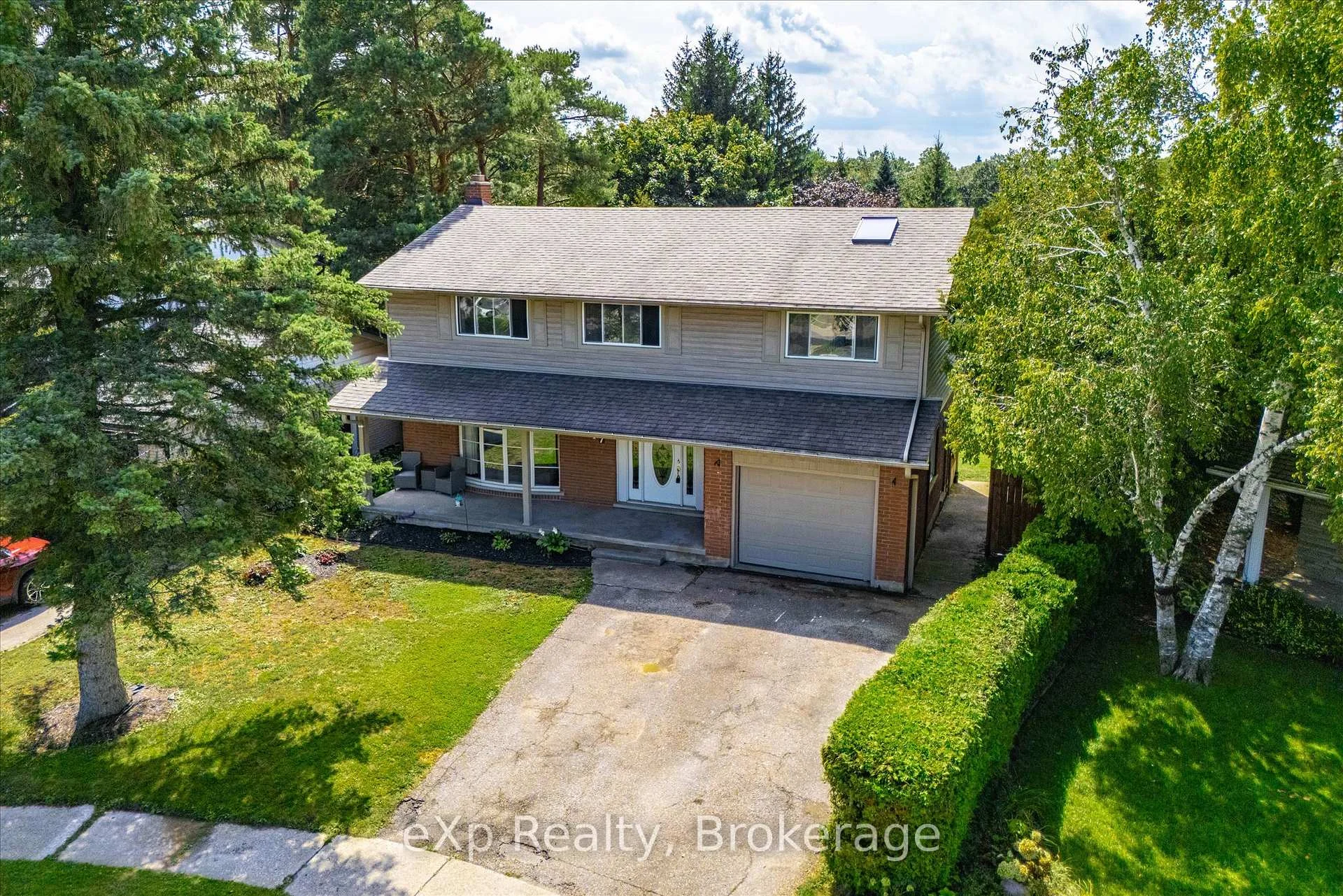 Photo 3 of 17 Carmine Place, Guelph, Victoria North — HOMEH
