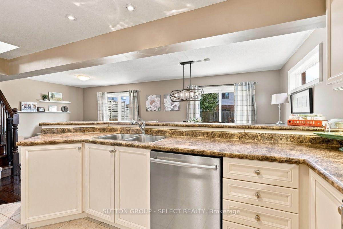 Photo 8 of 1168 Baird Street, London, North M — HOMEH