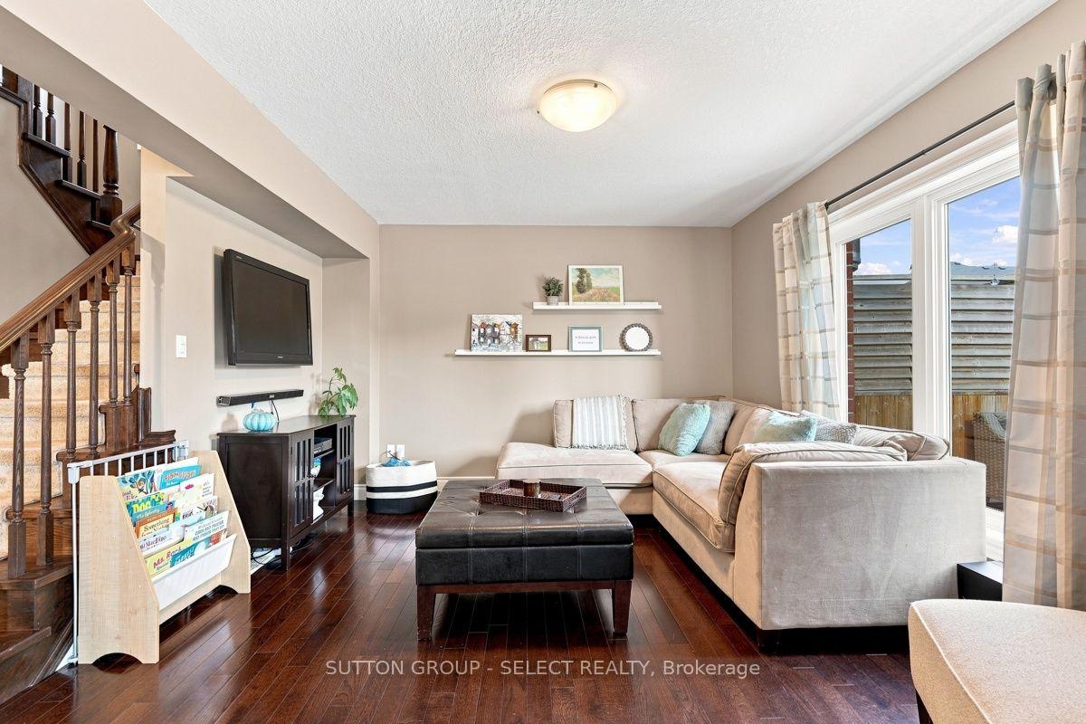 Photo 11 of 1168 Baird Street, London, North M — HOMEH