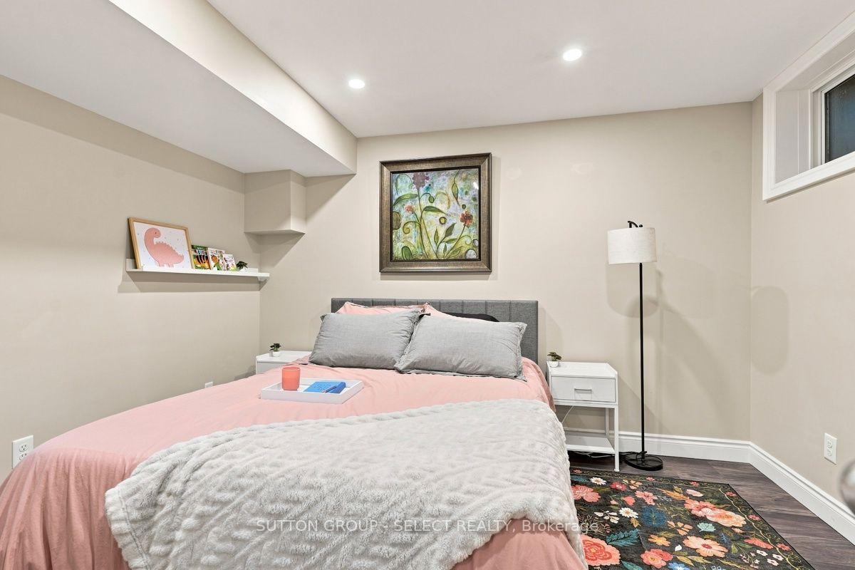 Photo 23 of 1168 Baird Street, London, North M — HOMEH