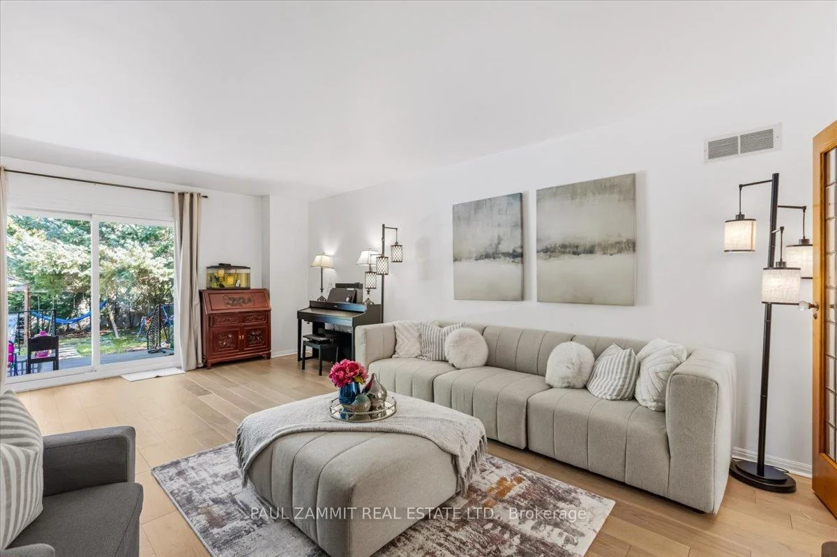 Photo 5 of 46 Castle Harbour Lane, Markham, Bayview Fairway-Bayview Country Club Estates — HOMEH