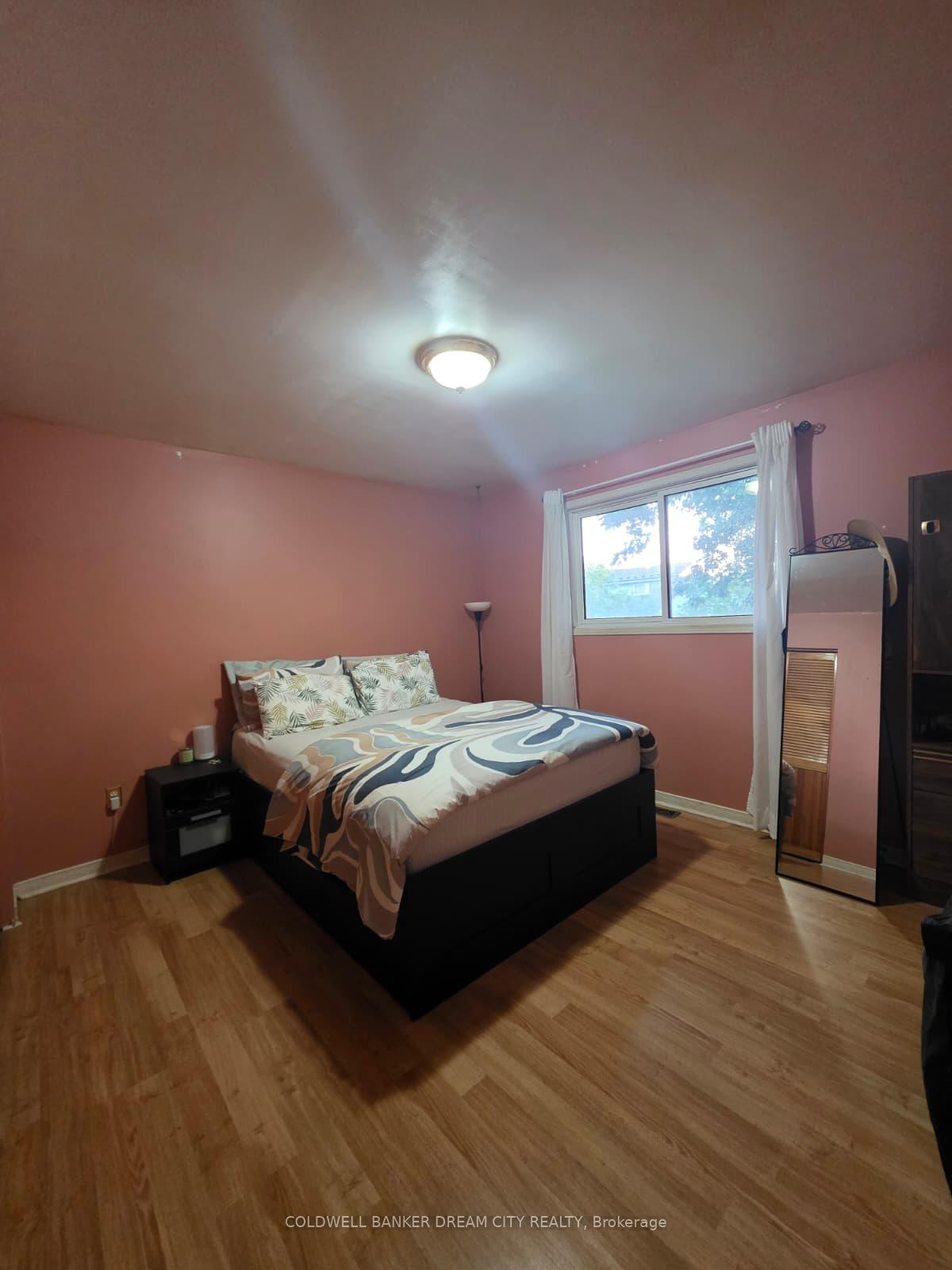 Photo 8 of 120 Hahn Avenue, Cambridge, Silver Heights — HOMEH