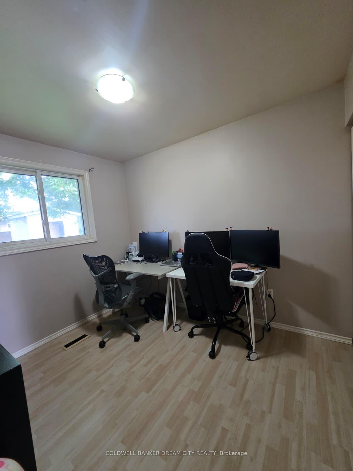 Photo 10 of 120 Hahn Avenue, Cambridge, Silver Heights — HOMEH
