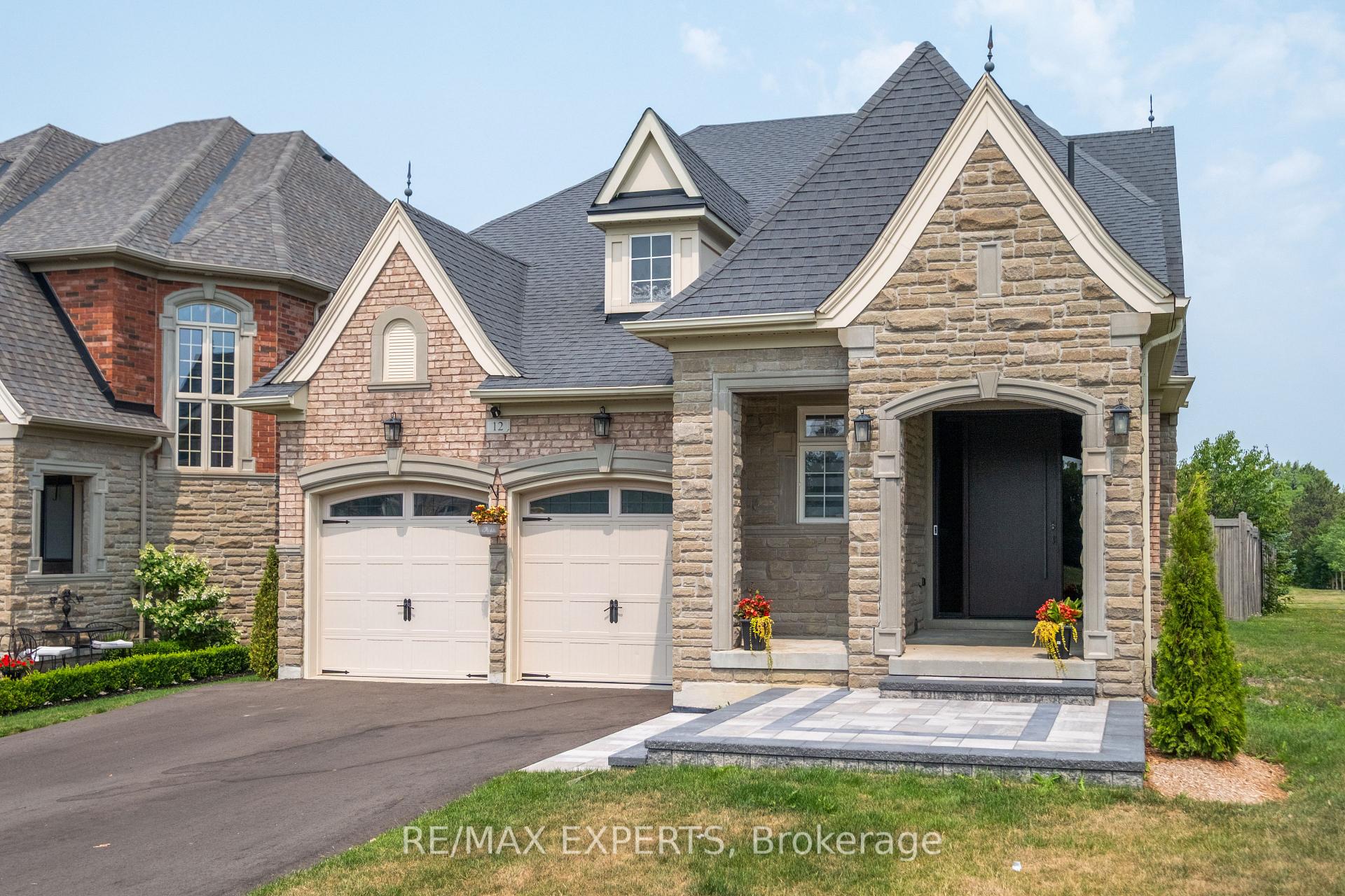 Photo 3 of 12 Valley Point Crescent, King, King City — HOMEH