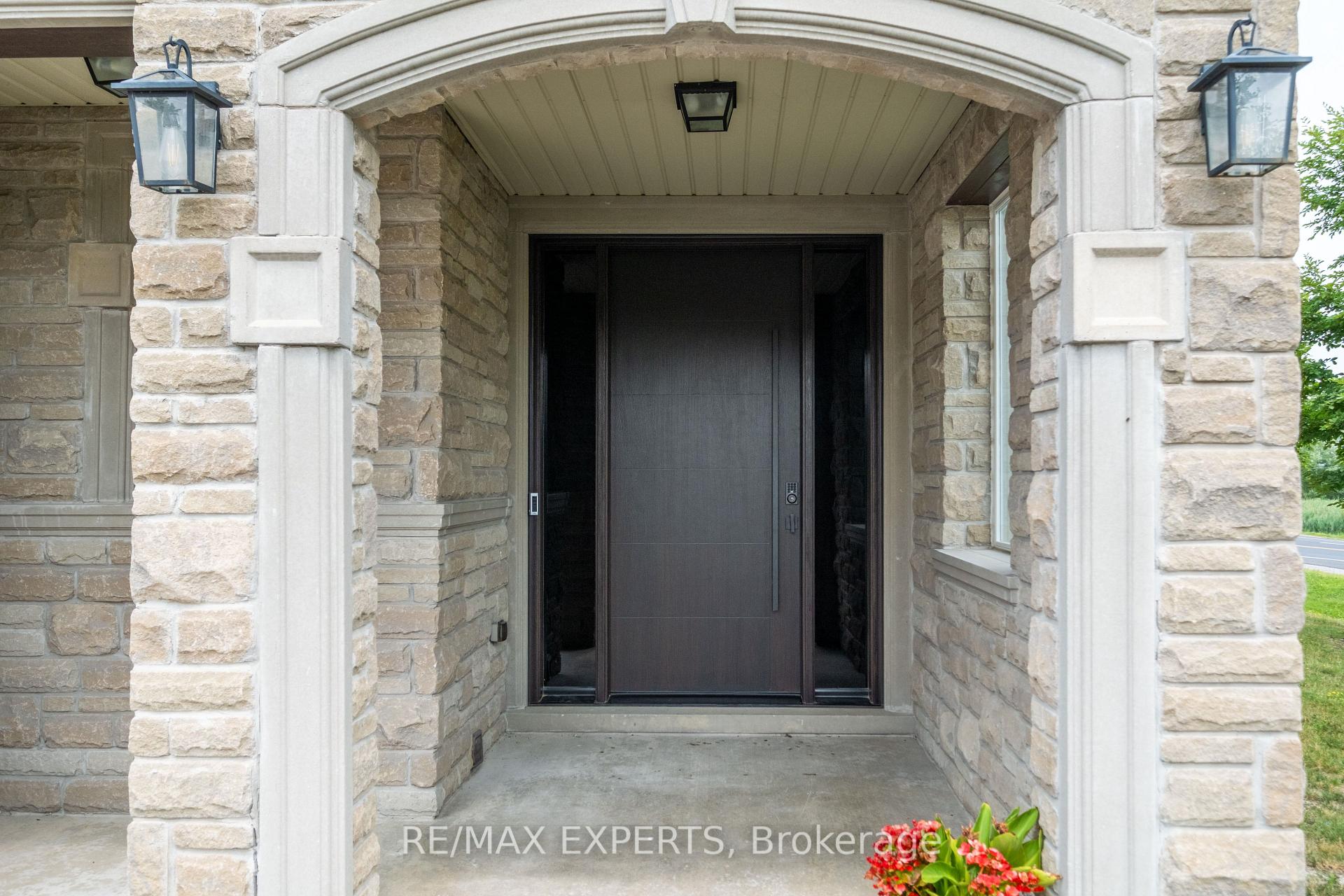 Photo 4 of 12 Valley Point Crescent, King, King City — HOMEH