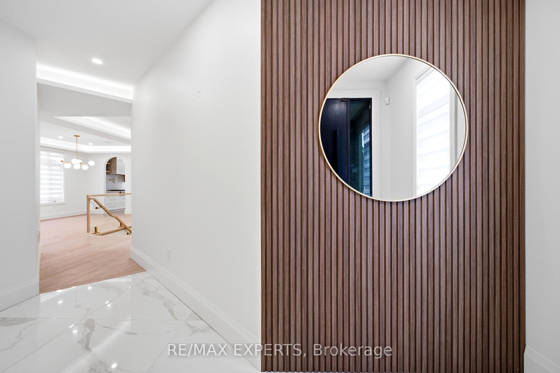 Photo 6 of 12 Valley Point Crescent, King, King City — HOMEH