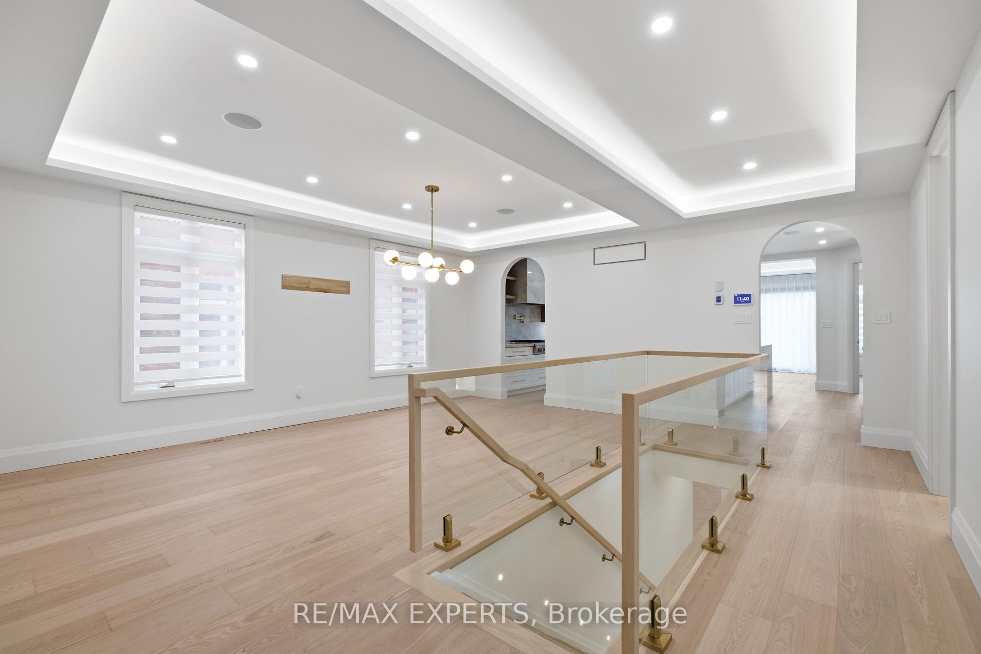 Photo 7 of 12 Valley Point Crescent, King, King City — HOMEH