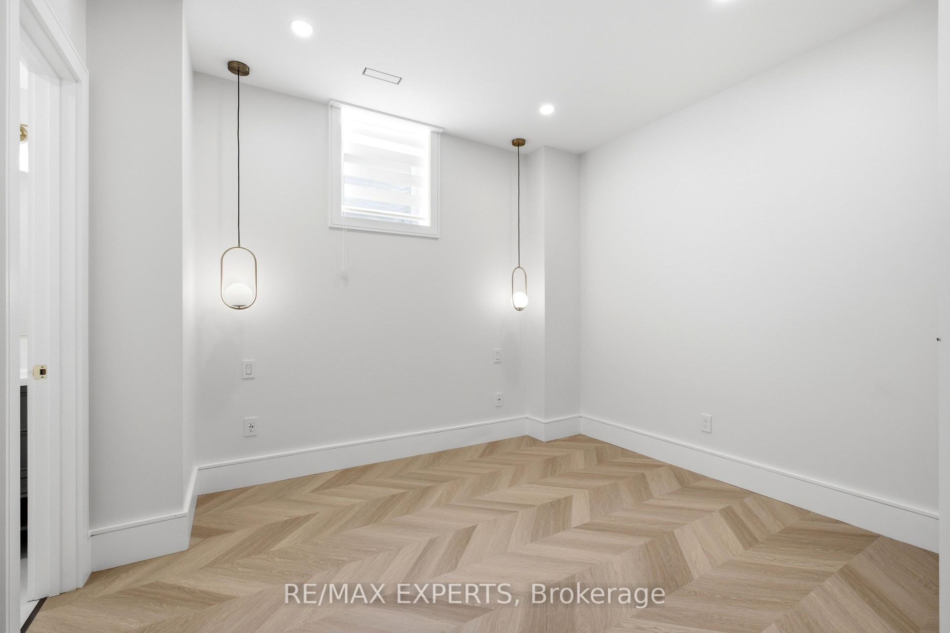 Photo 39 of 12 Valley Point Crescent, King, King City — HOMEH