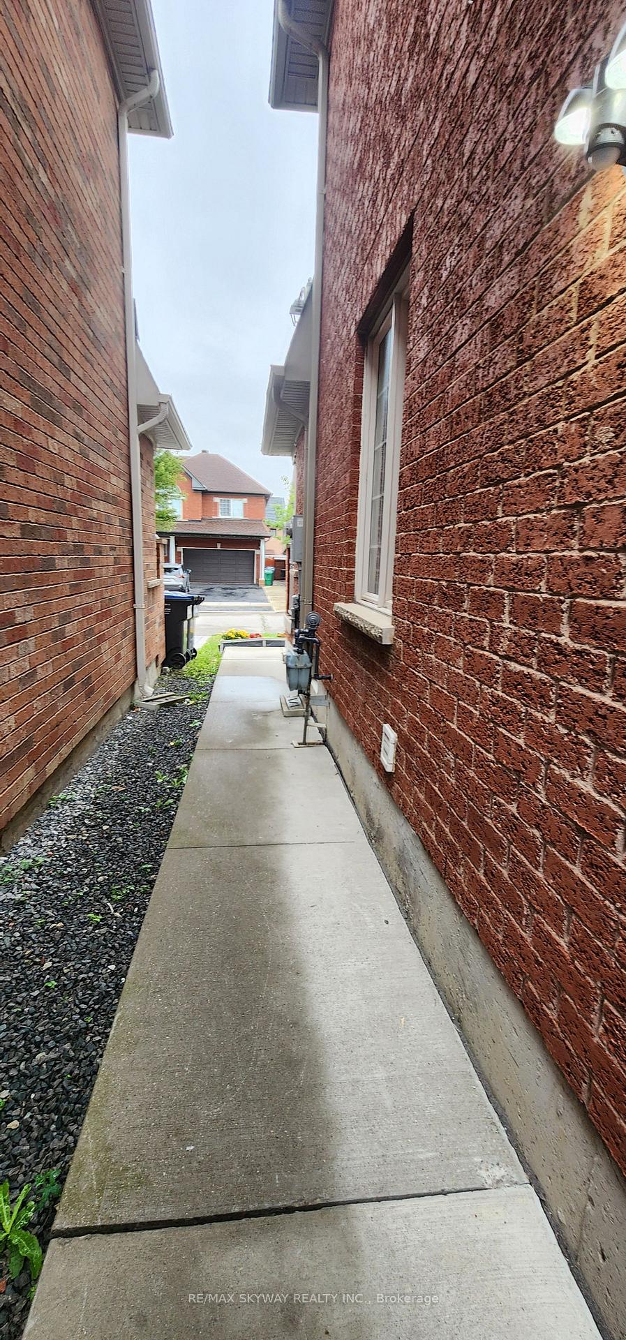 Photo 2 of 68 Cobblehill Crescent, Brampton, Bram East — HOMEH