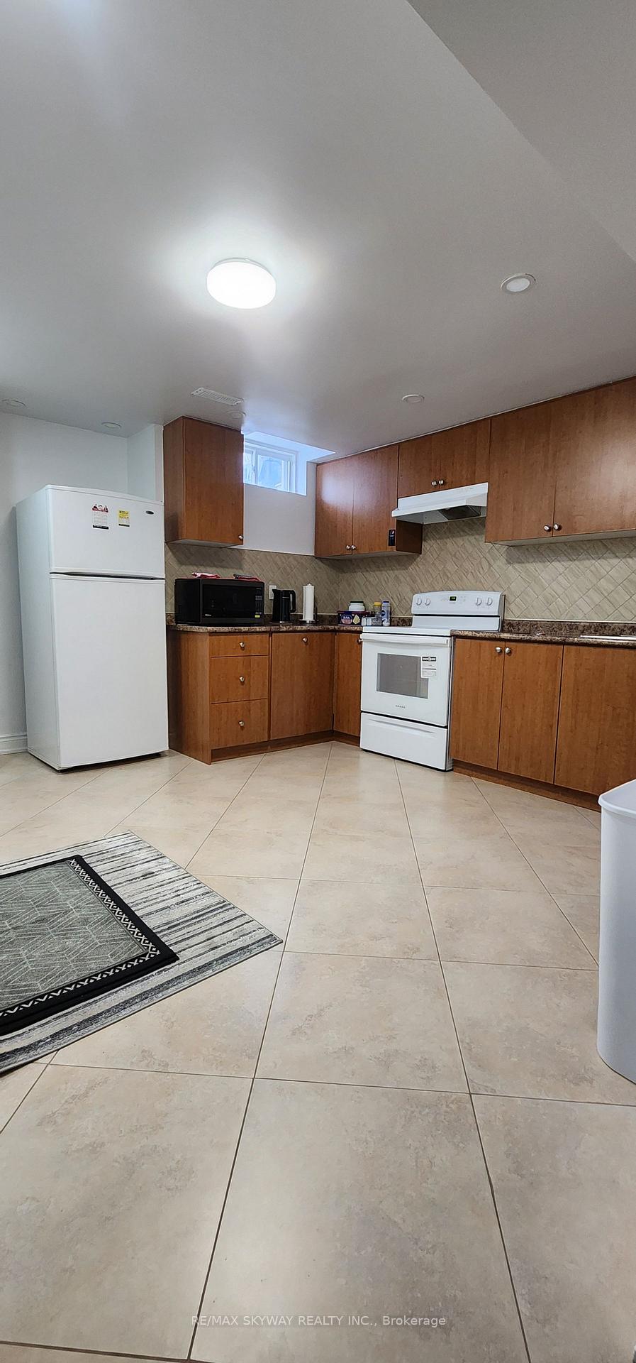 Photo 4 of 68 Cobblehill Crescent, Brampton, Bram East — HOMEH