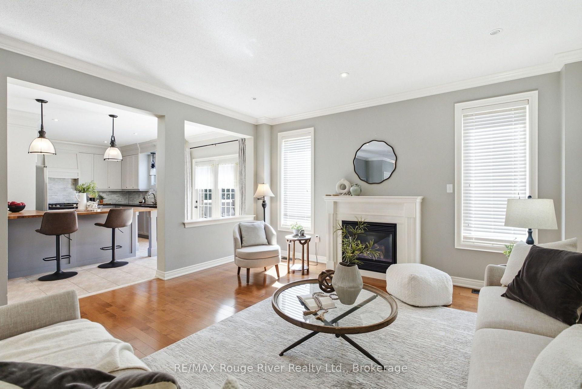 Photo 8 of 18 Rainbow Crescent, Whitby, Brooklin — HOMEH