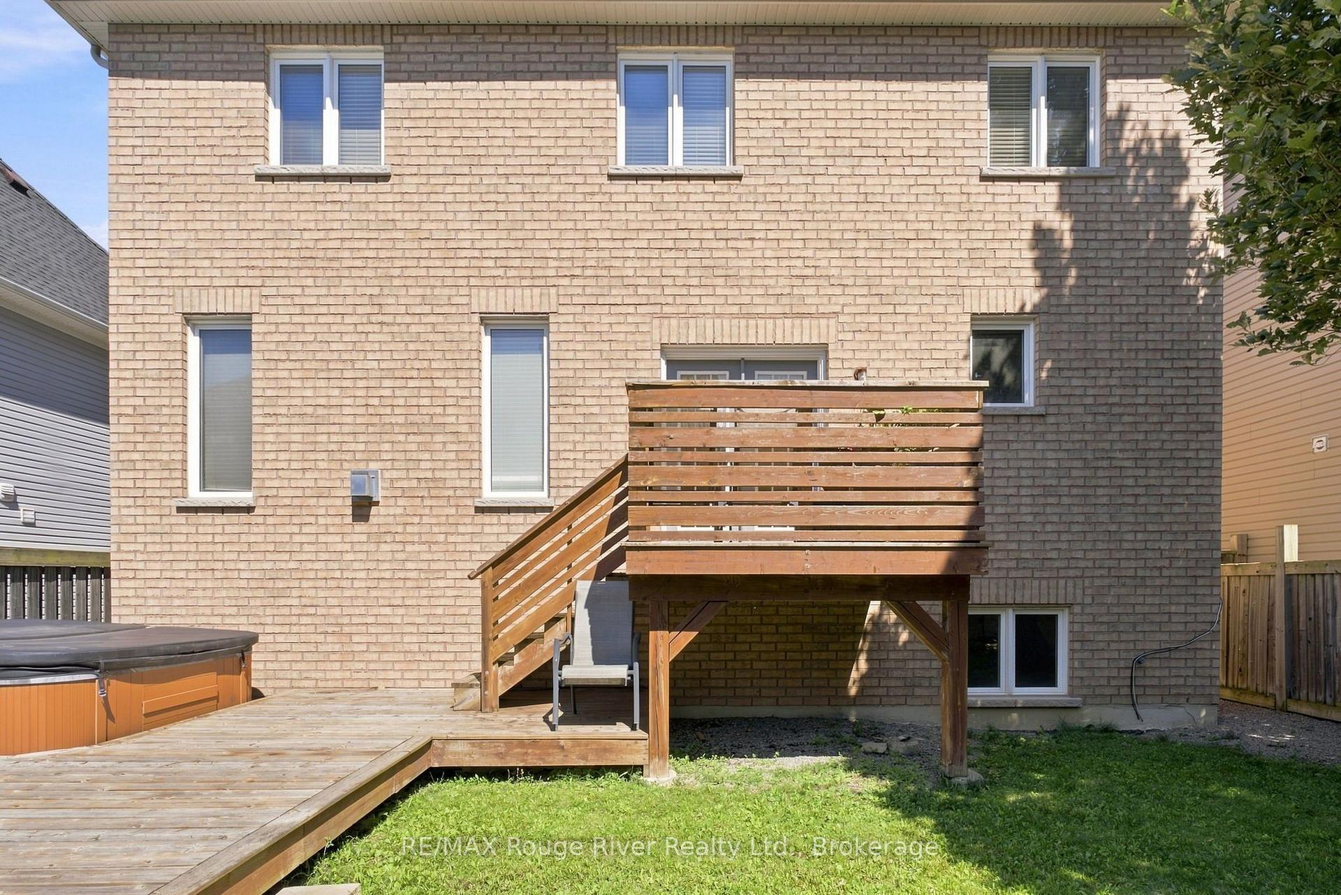 Photo 43 of 18 Rainbow Crescent, Whitby, Brooklin — HOMEH
