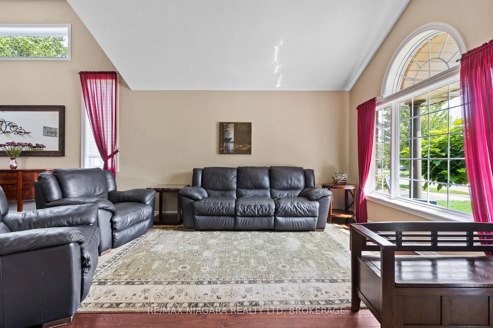 Photo 5 of 230 Wellbrook Avenue, Welland, Prince Charles — HOMEH