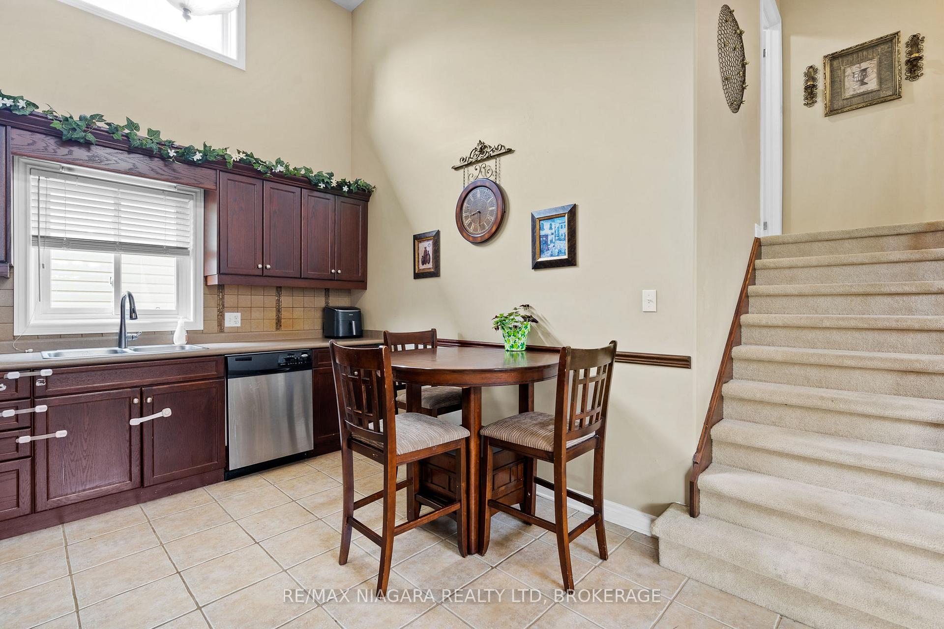 Photo 10 of 230 Wellbrook Avenue, Welland, Prince Charles — HOMEH