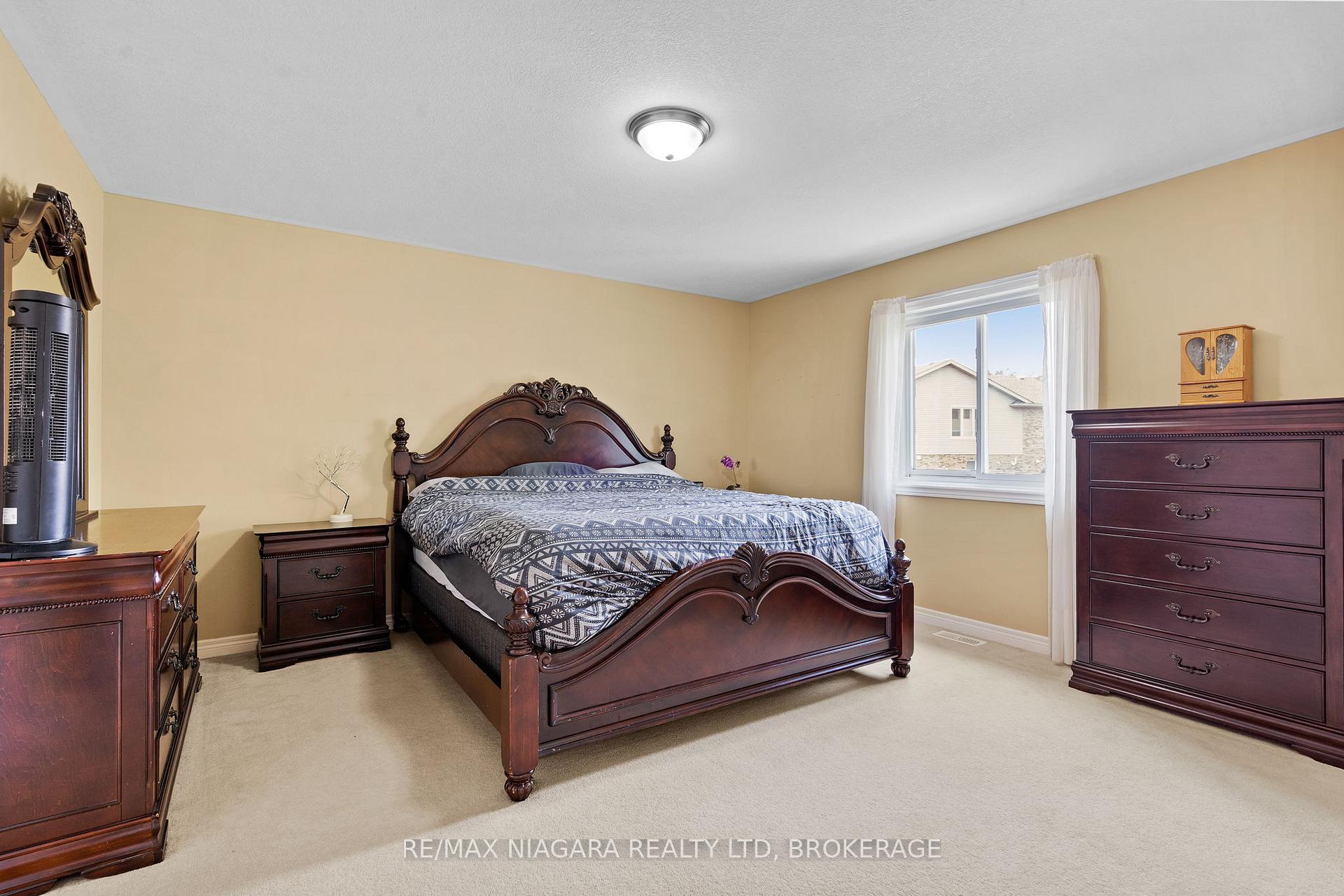 Photo 12 of 230 Wellbrook Avenue, Welland, Prince Charles — HOMEH