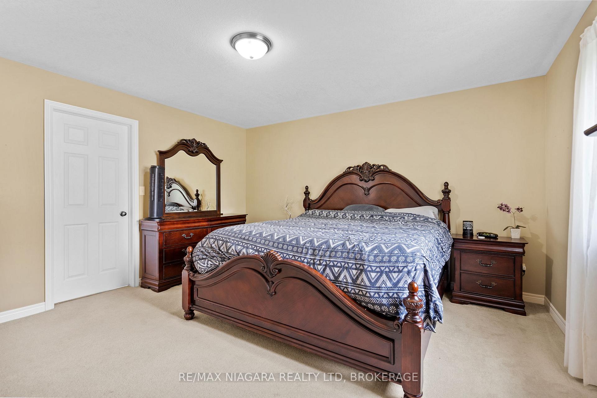 Photo 13 of 230 Wellbrook Avenue, Welland, Prince Charles — HOMEH