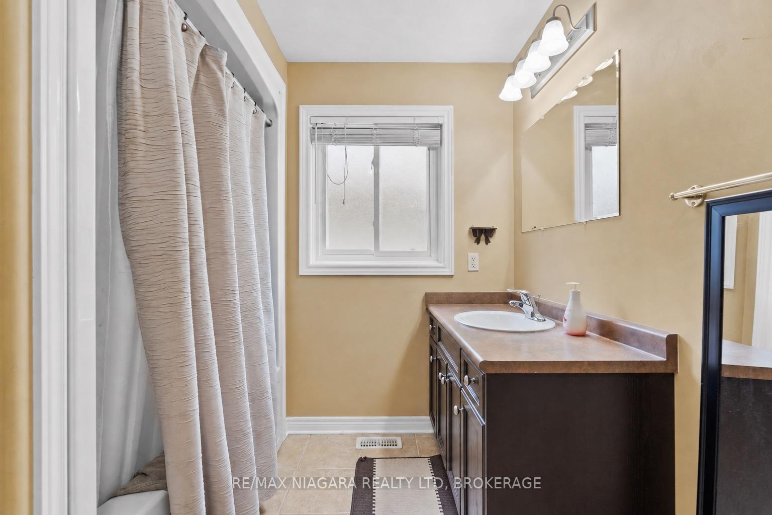 Photo 16 of 230 Wellbrook Avenue, Welland, Prince Charles — HOMEH