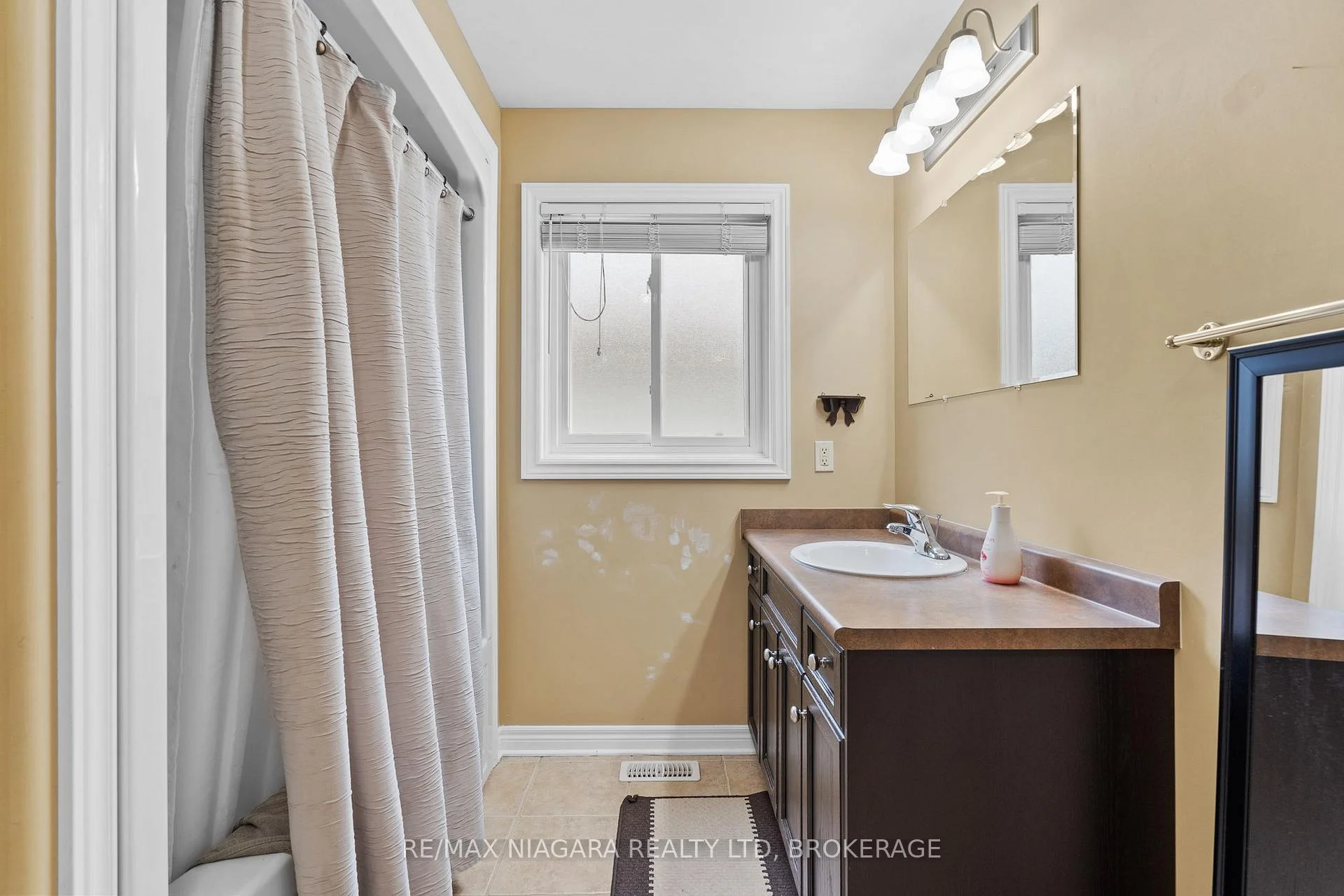 Photo 36 of 230 Wellbrook Avenue, Welland, Prince Charles — HOMEH