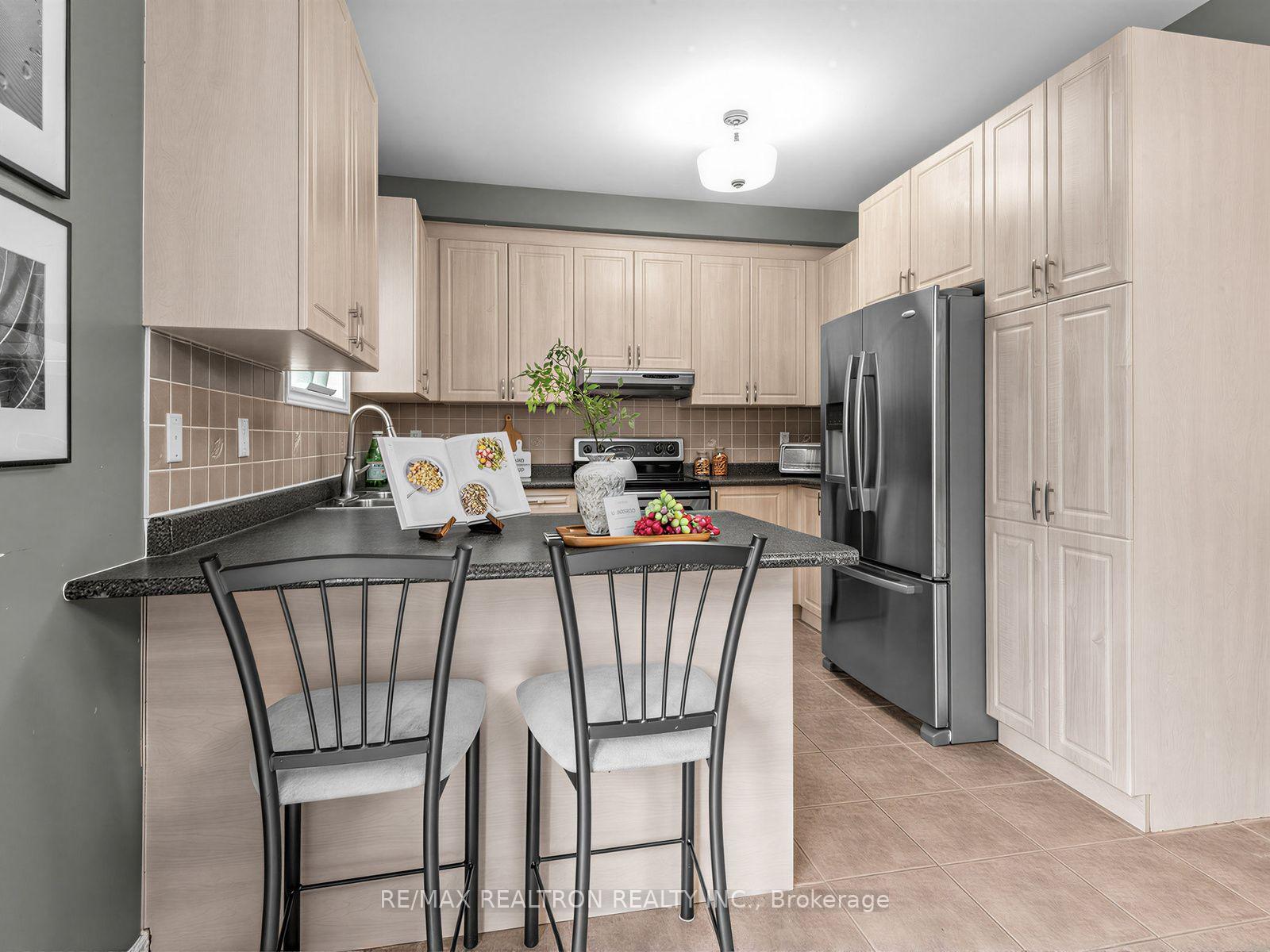 Photo 18 of 222 Birkshire Drive, Aurora, Bayview Wellington — HOMEH
