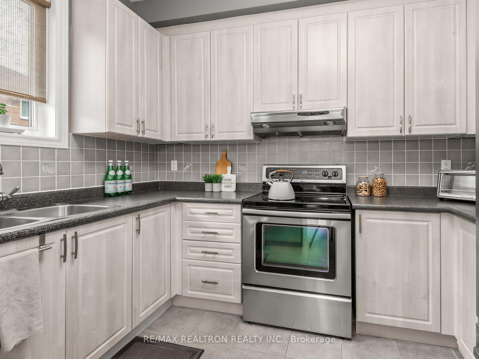 Photo 19 of 222 Birkshire Drive, Aurora, Bayview Wellington — HOMEH