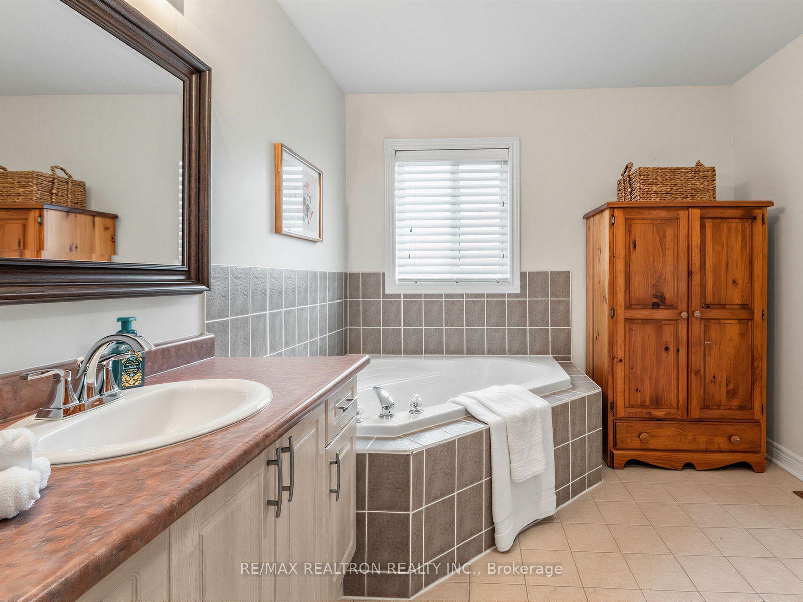 Photo 27 of 222 Birkshire Drive, Aurora, Bayview Wellington — HOMEH