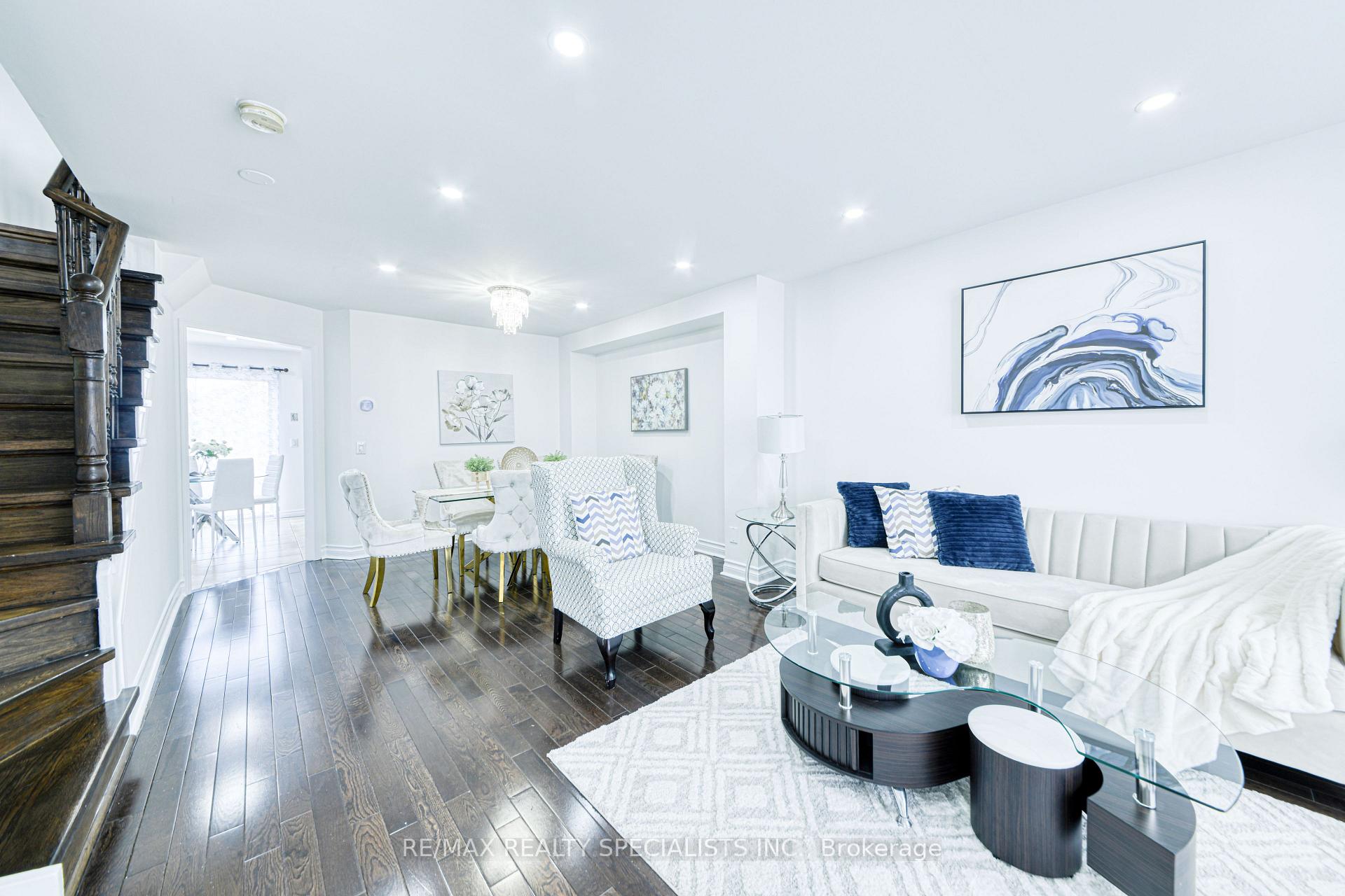 Photo 3 of 35 Softneedle Avenue, Brampton, Sandringham-Wellington — HOMEH