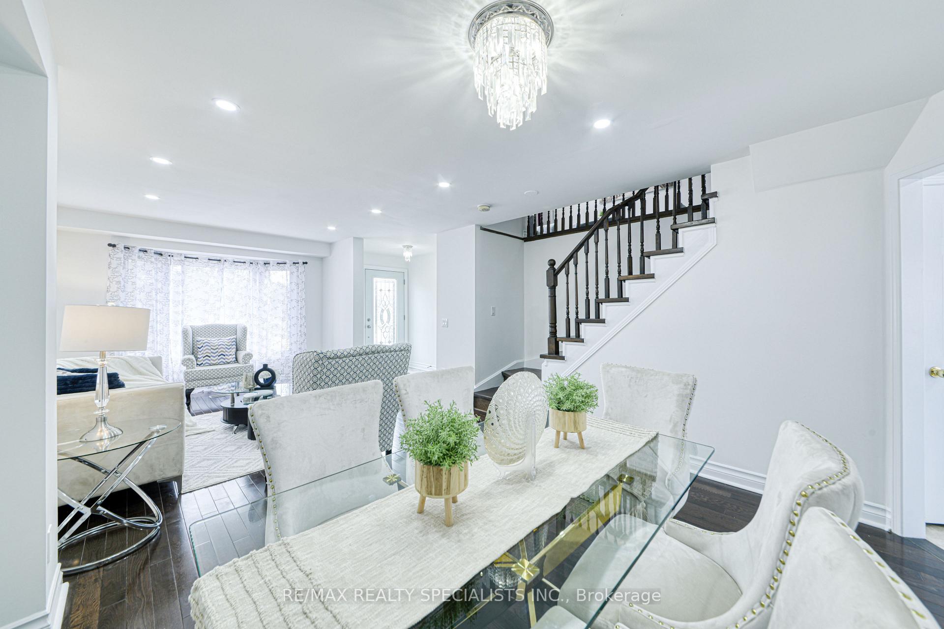 Photo 4 of 35 Softneedle Avenue, Brampton, Sandringham-Wellington — HOMEH