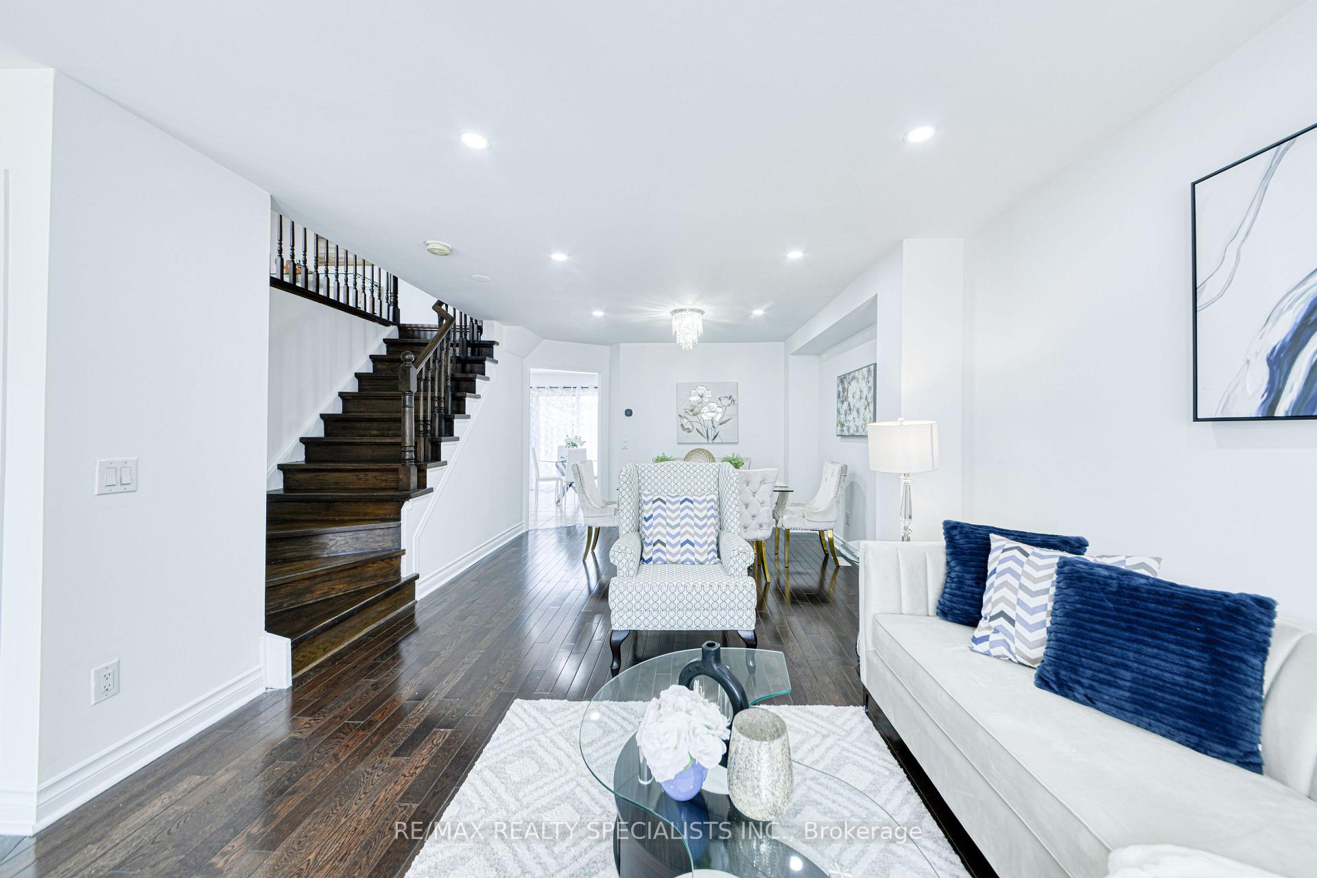 Photo 5 of 35 Softneedle Avenue, Brampton, Sandringham-Wellington — HOMEH