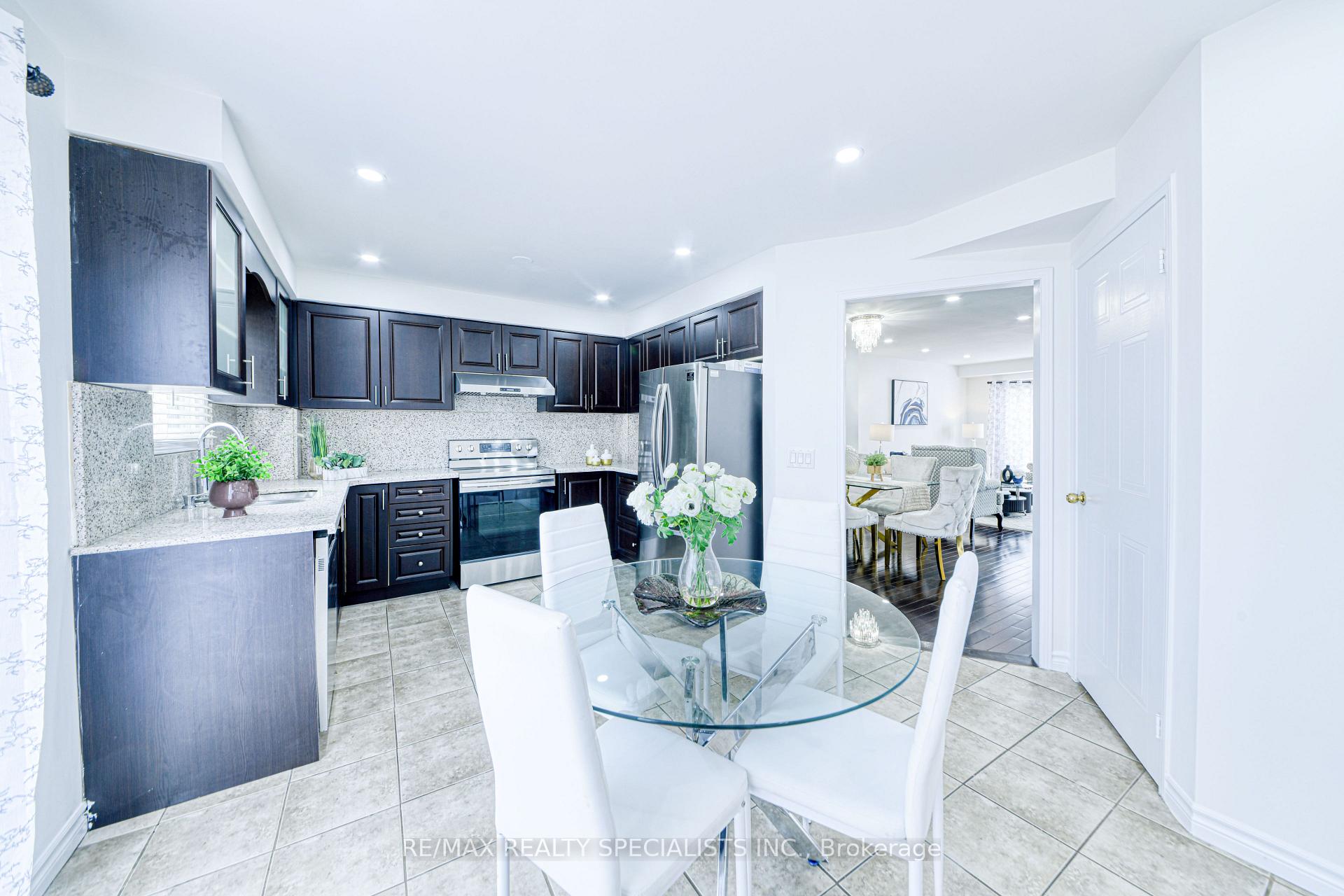 Photo 6 of 35 Softneedle Avenue, Brampton, Sandringham-Wellington — HOMEH