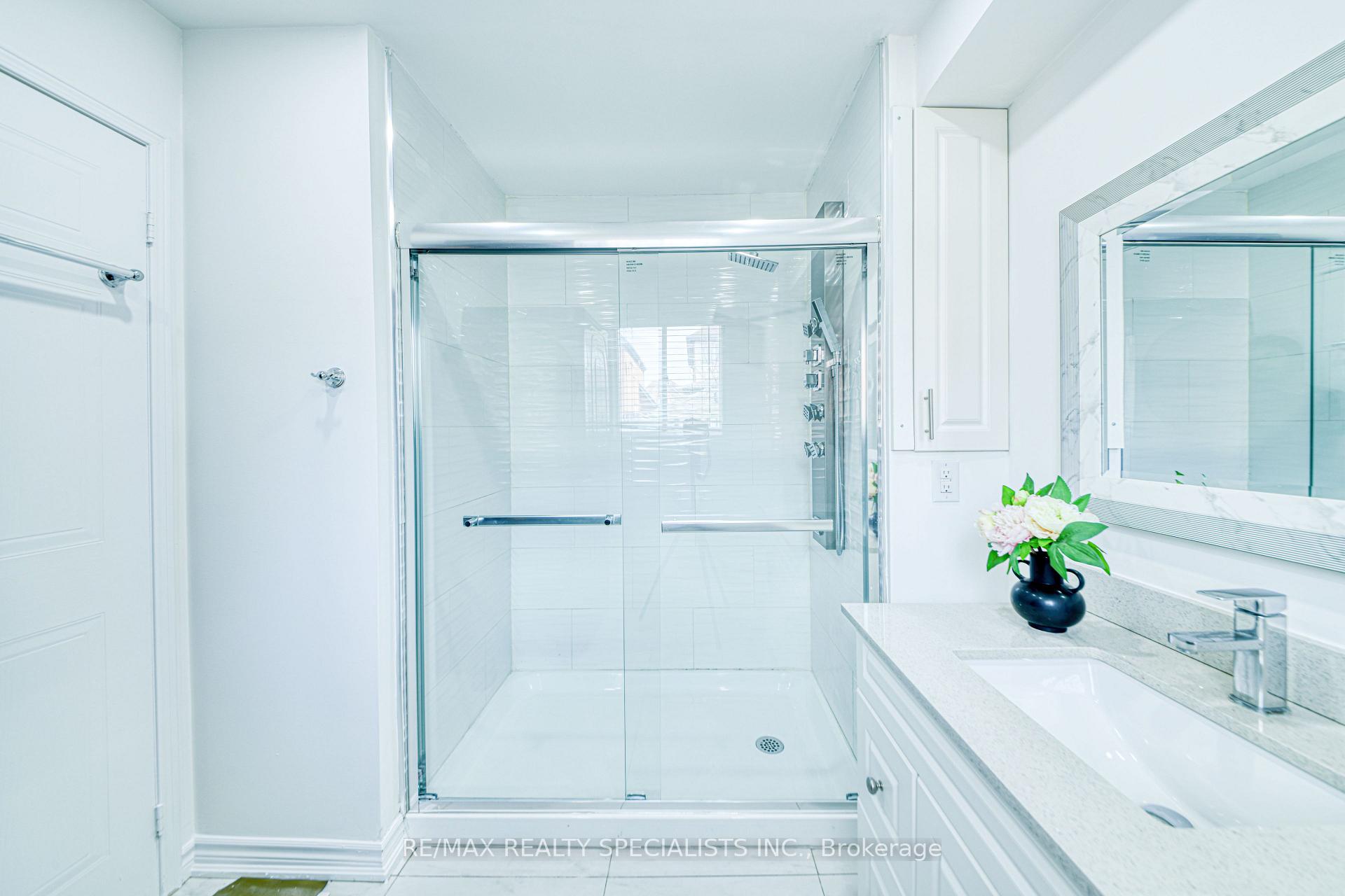 Photo 8 of 35 Softneedle Avenue, Brampton, Sandringham-Wellington — HOMEH
